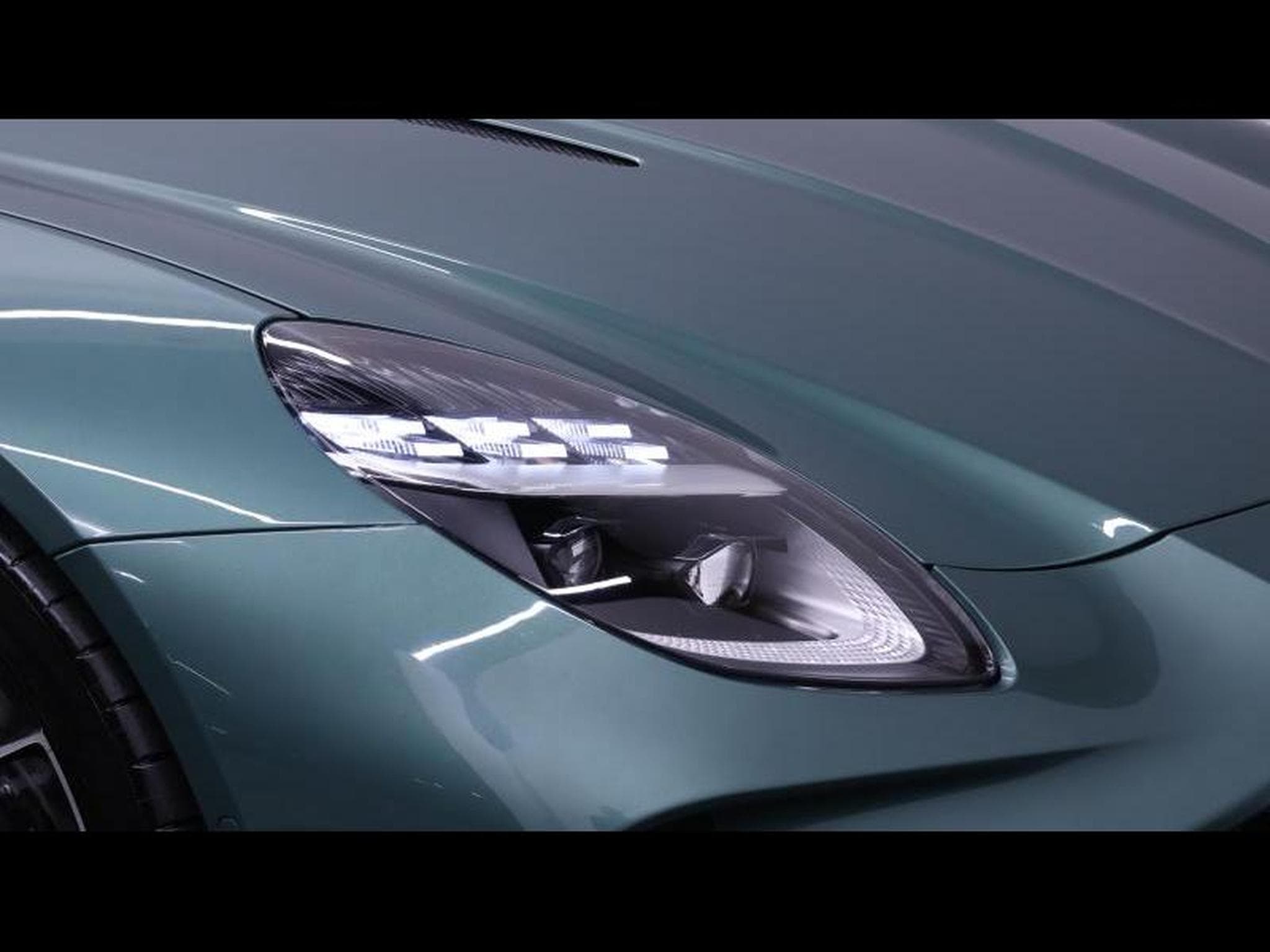 Aston-Martin V8 Vantage New Vantage V8 (2025) - Photo 9