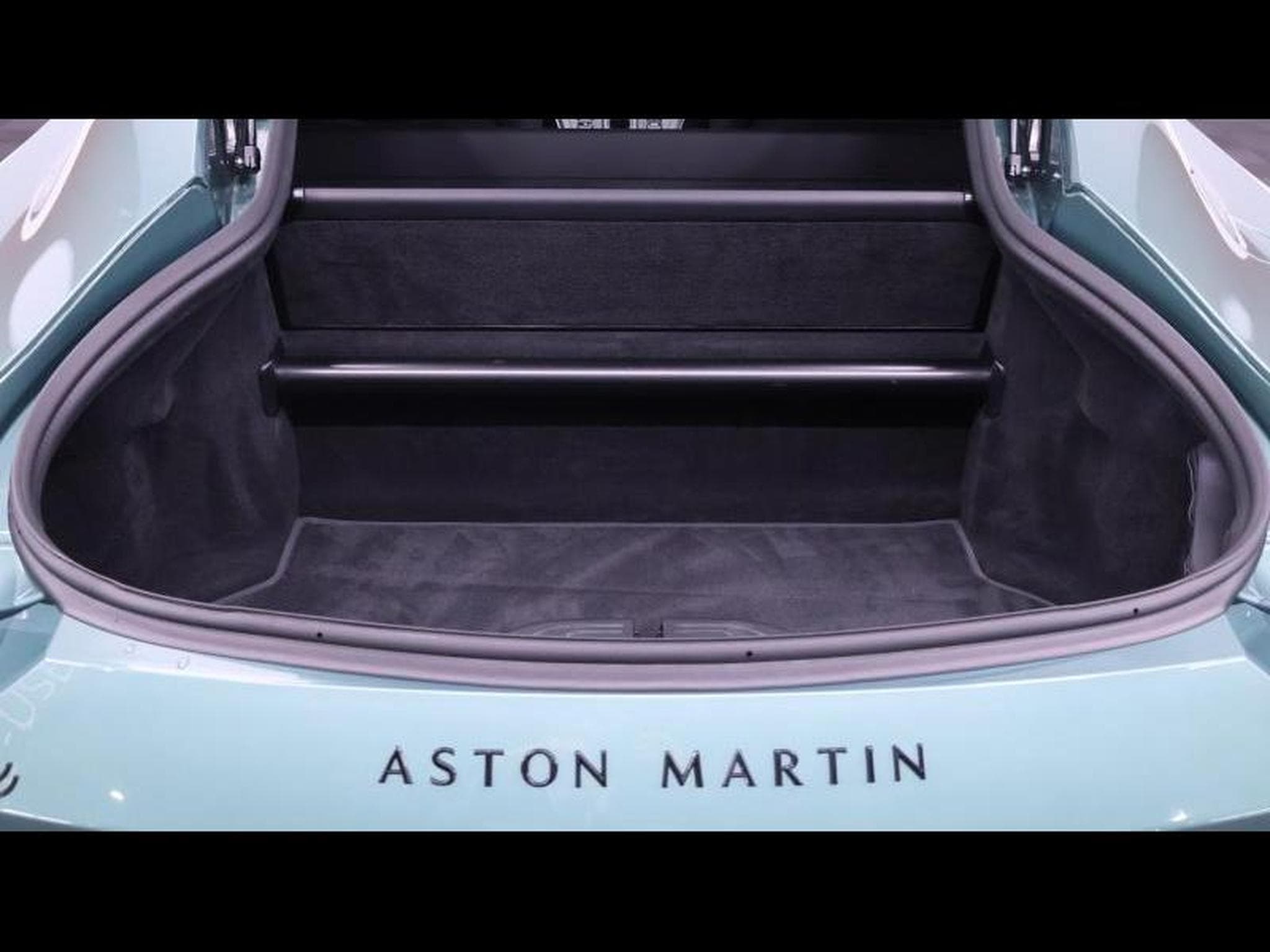 Aston-Martin V8 Vantage New Vantage V8 (2025) - Photo 7