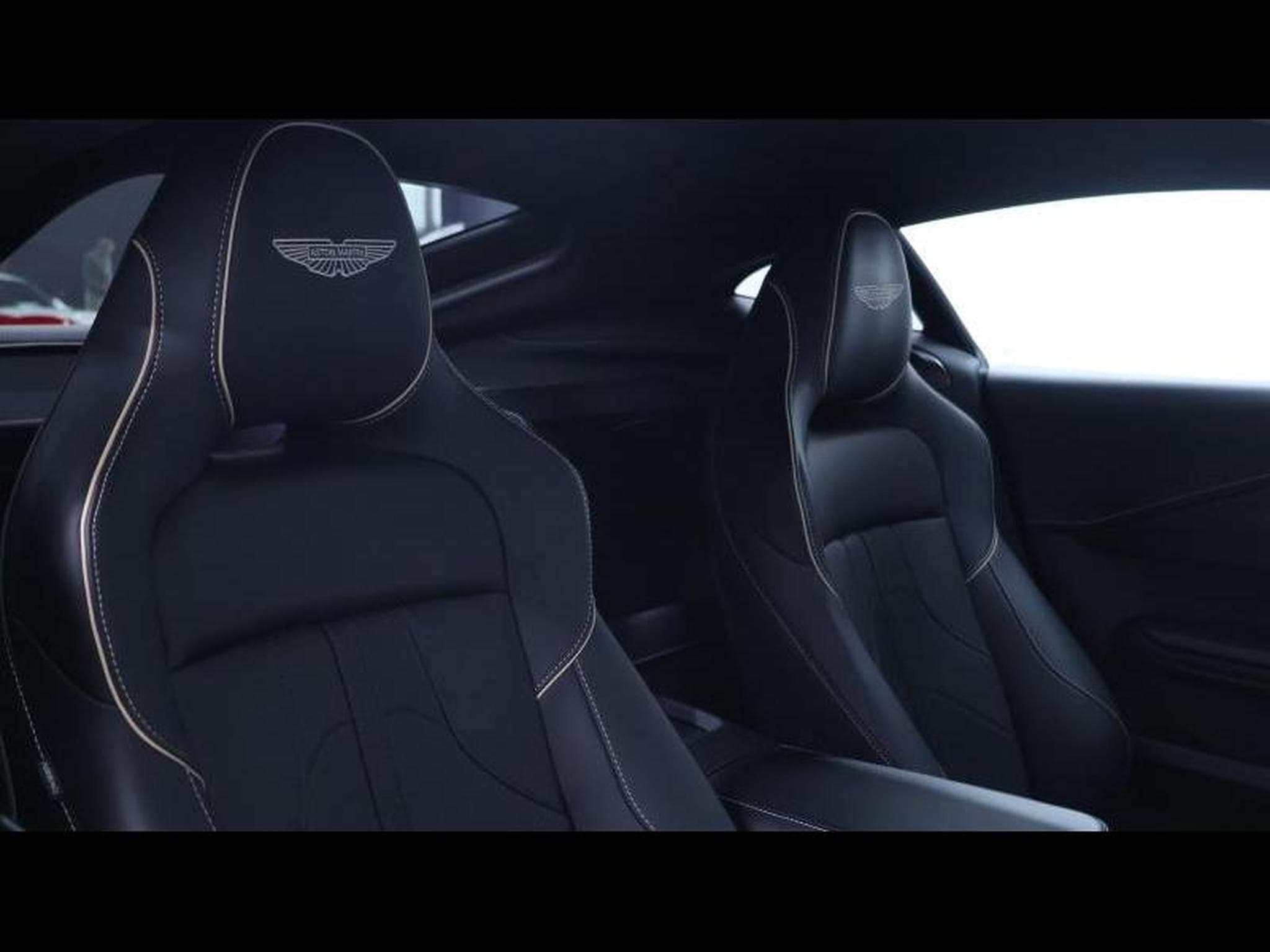 Aston-Martin V8 Vantage New Vantage V8 (2025) - Photo 12