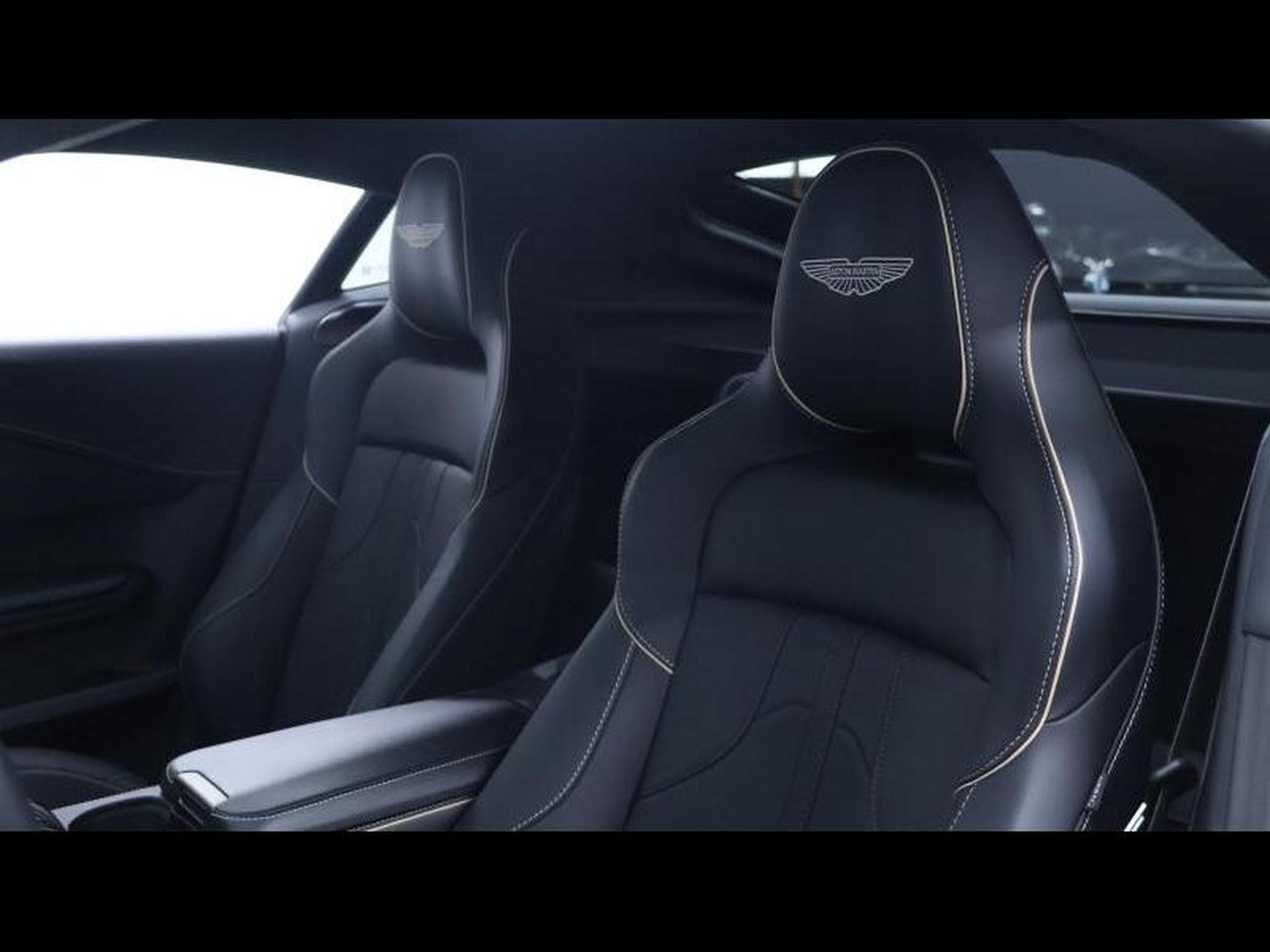 Aston-Martin V8 Vantage New Vantage V8 (2025) - Photo 14