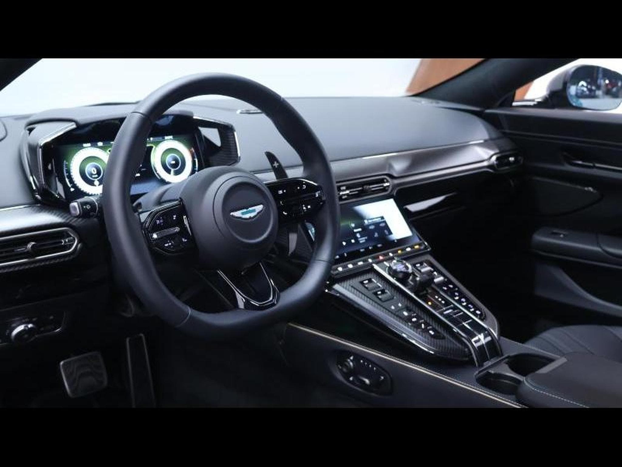 Aston-Martin V8 Vantage New Vantage V8 (2025) - Photo 16