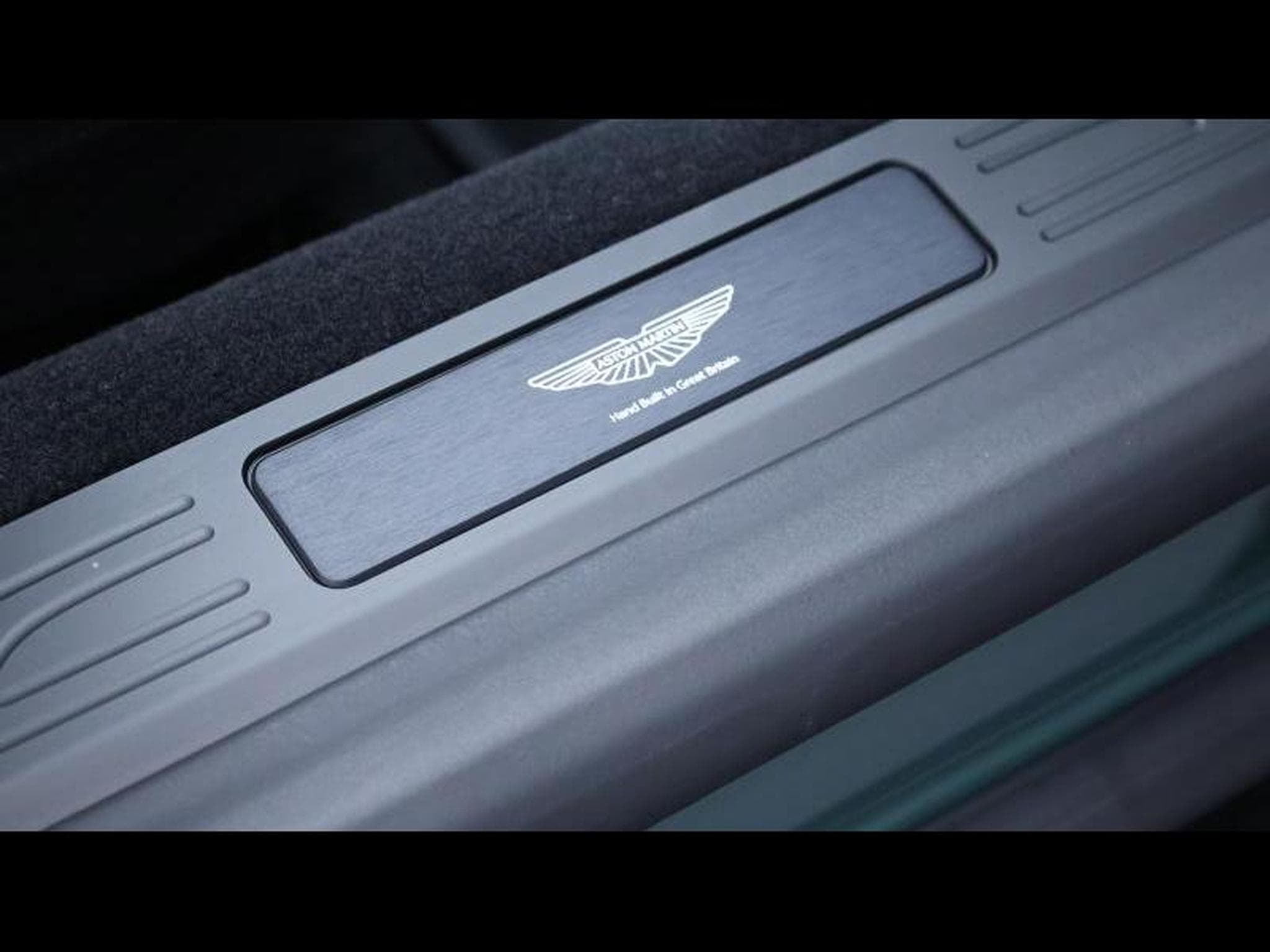 Aston-Martin V8 Vantage New Vantage V8 (2025) - Photo 33