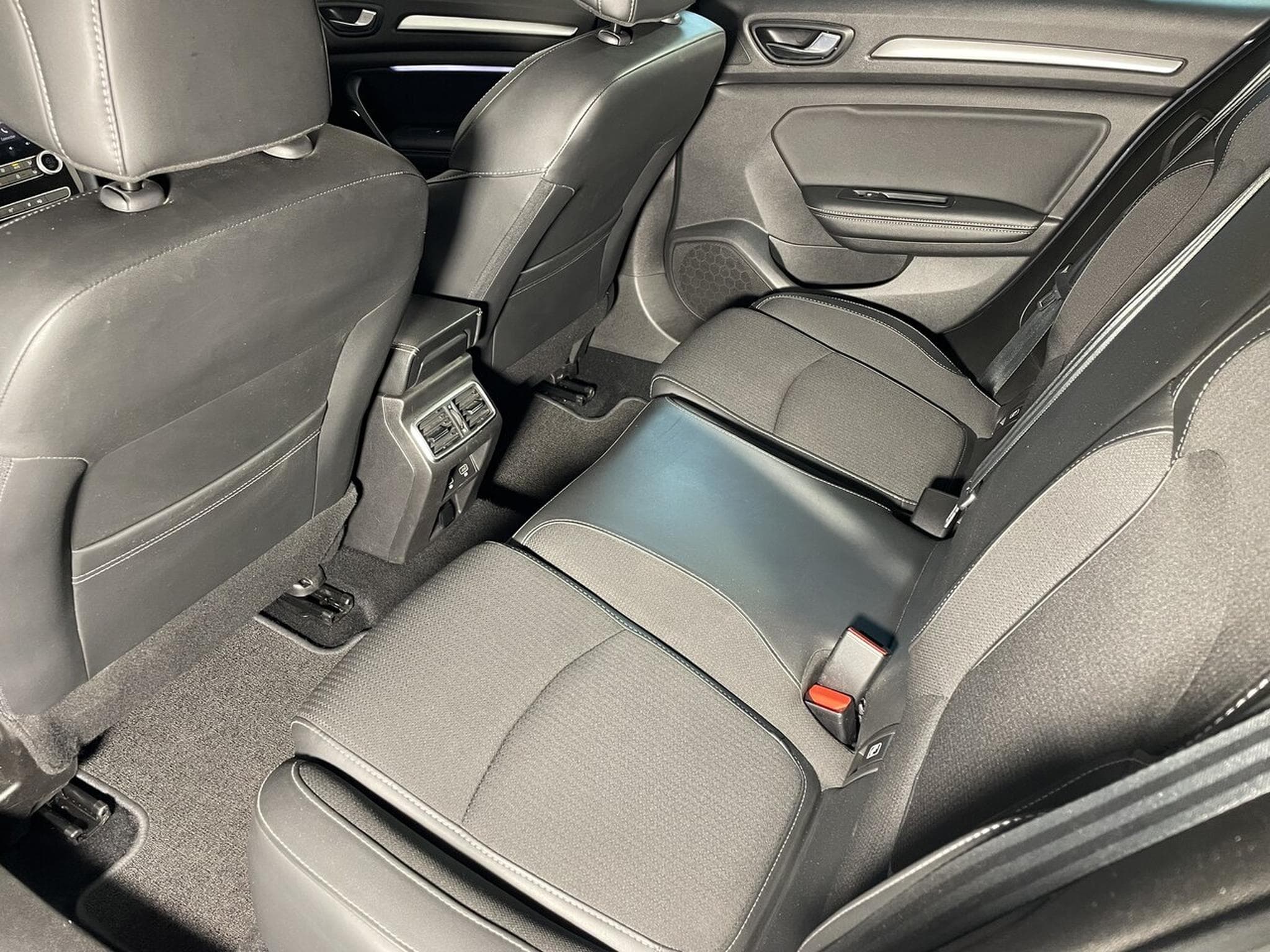 Renault Megane IV ESTATE 1.5 BlueDCI 115 EDC INTENS GPS (2021) - Foto 13