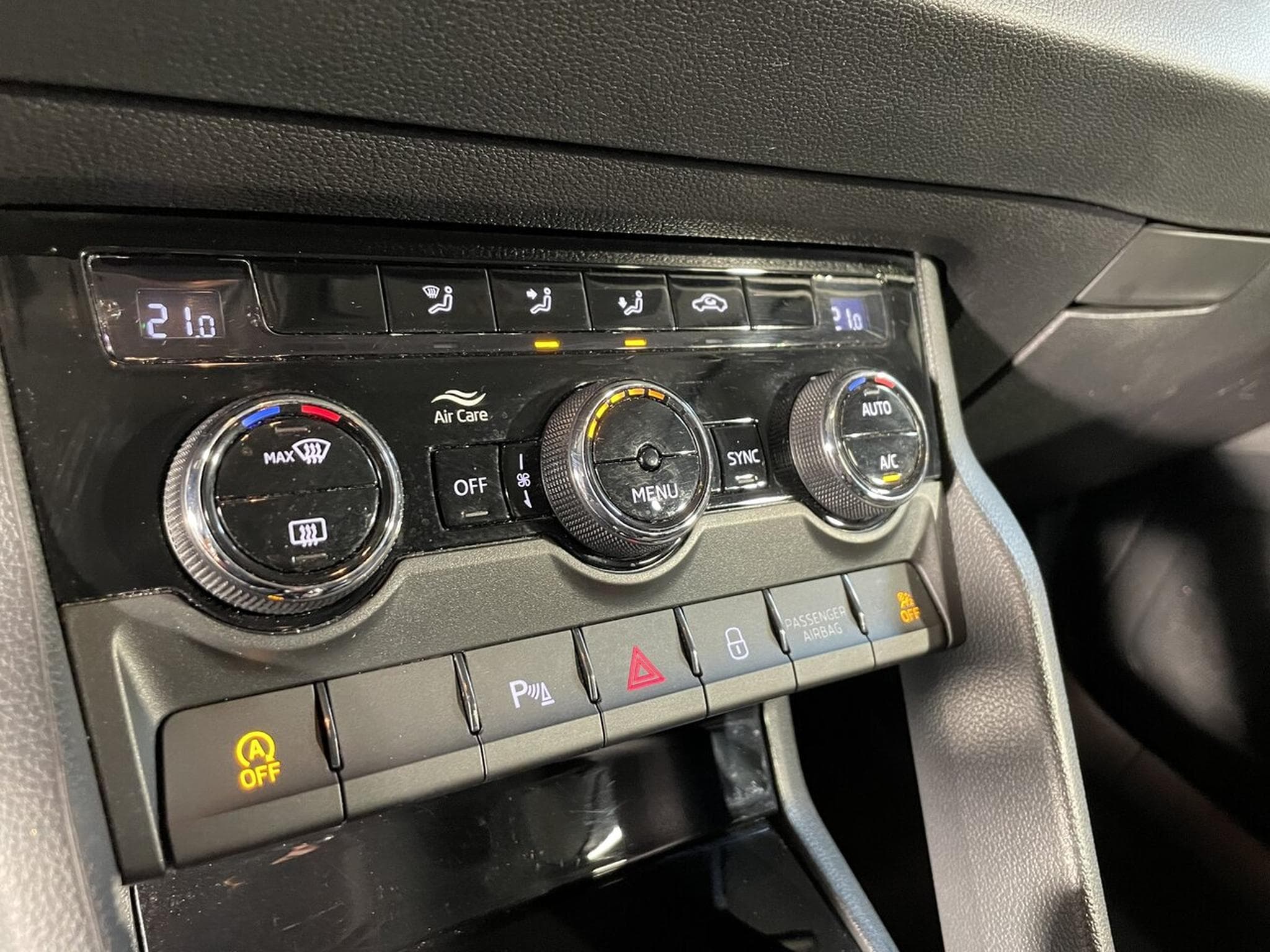 Skoda Karoq 2.0 TDI 115 DSG7 BUSINESS GPS CARPLAY (2023) - Foto 7
