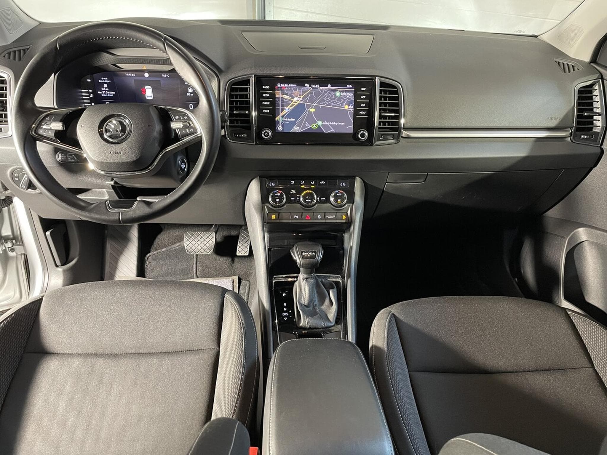 Skoda Karoq 2.0 TDI 115 DSG7 BUSINESS GPS CARPLAY (2023) - Foto 3