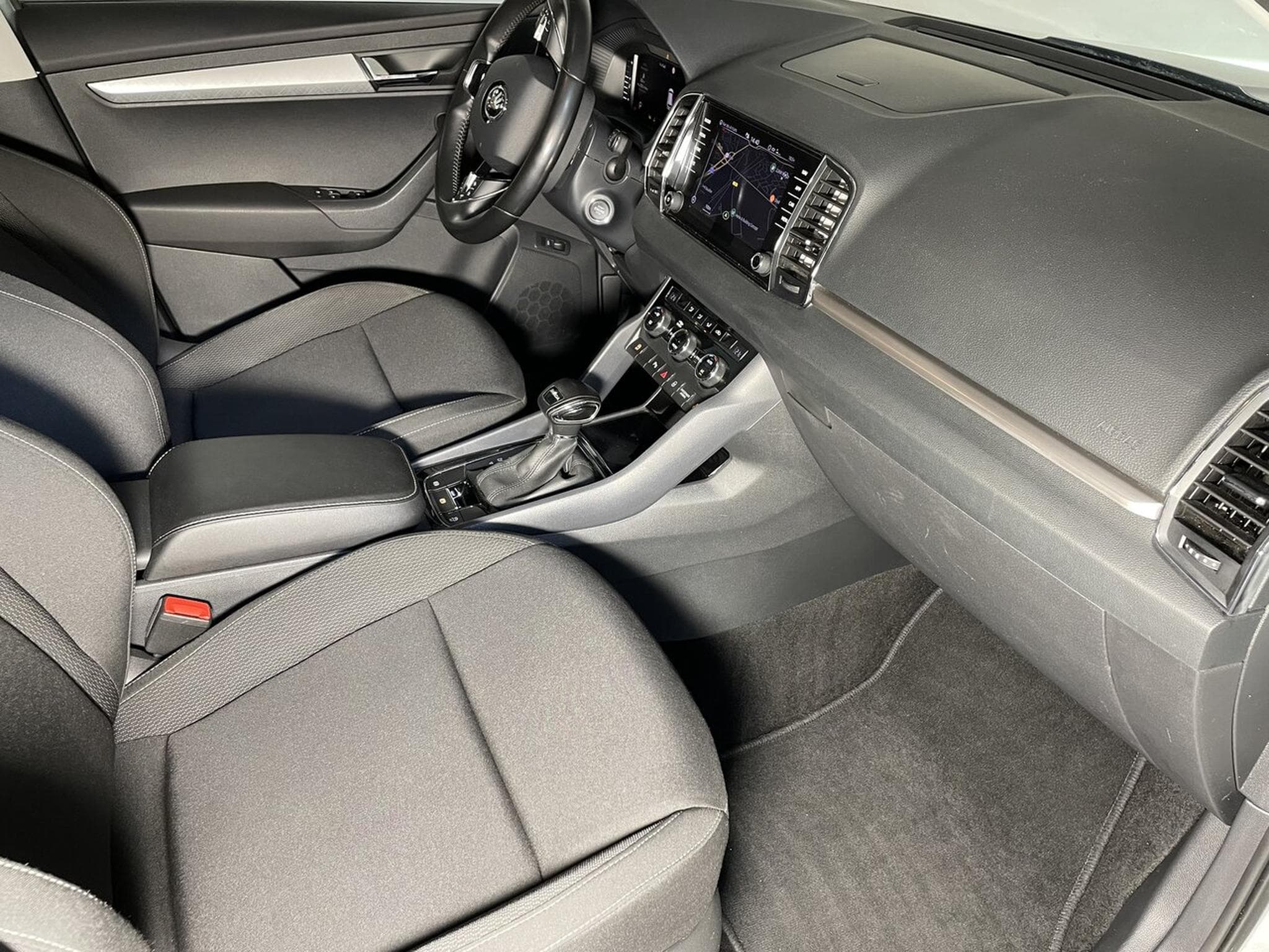 Skoda Karoq 2.0 TDI 115 DSG7 BUSINESS GPS CARPLAY (2023) - Foto 13
