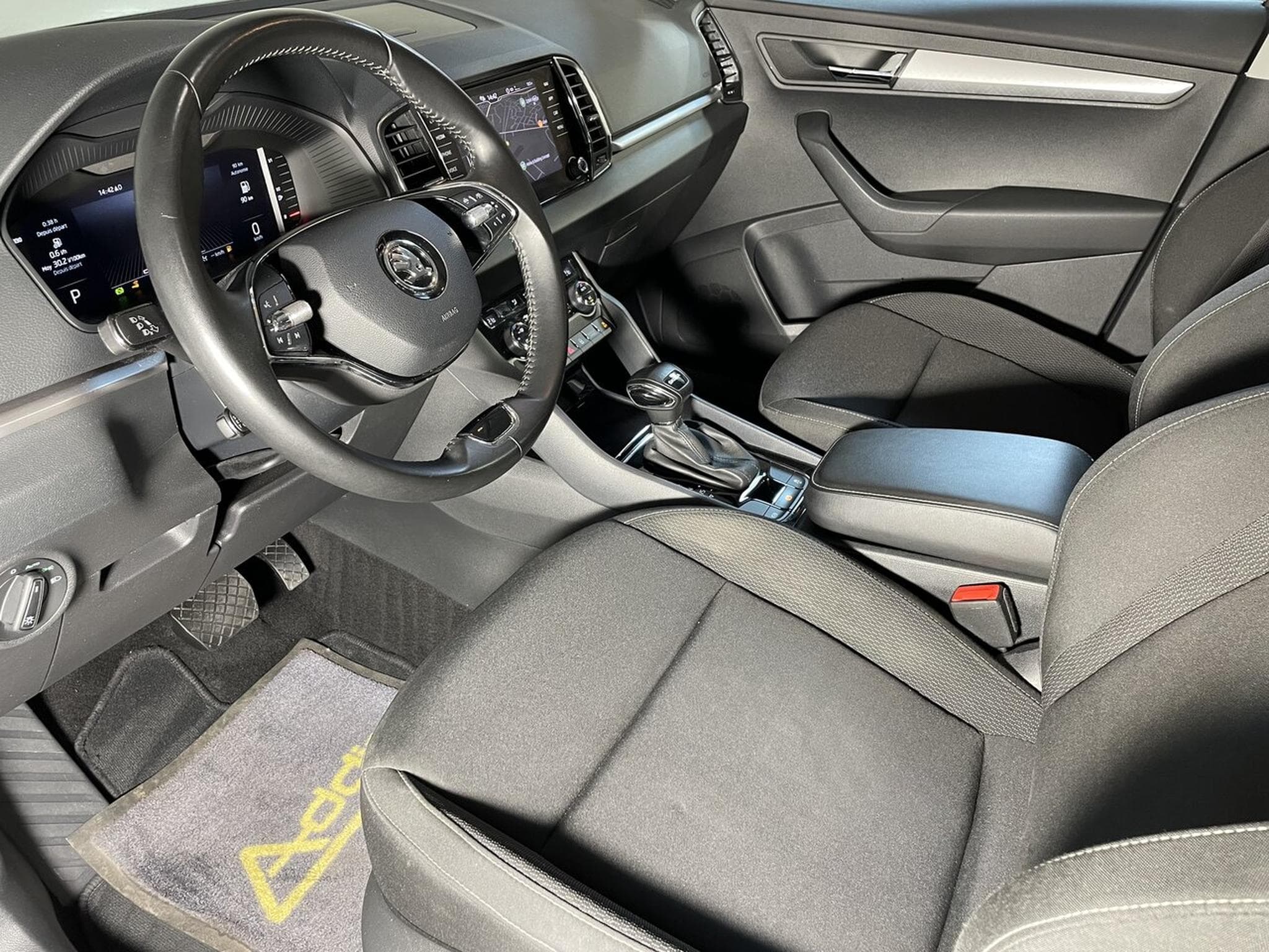 Skoda Karoq 2.0 TDI 115 DSG7 BUSINESS GPS CARPLAY (2023) - Foto 12