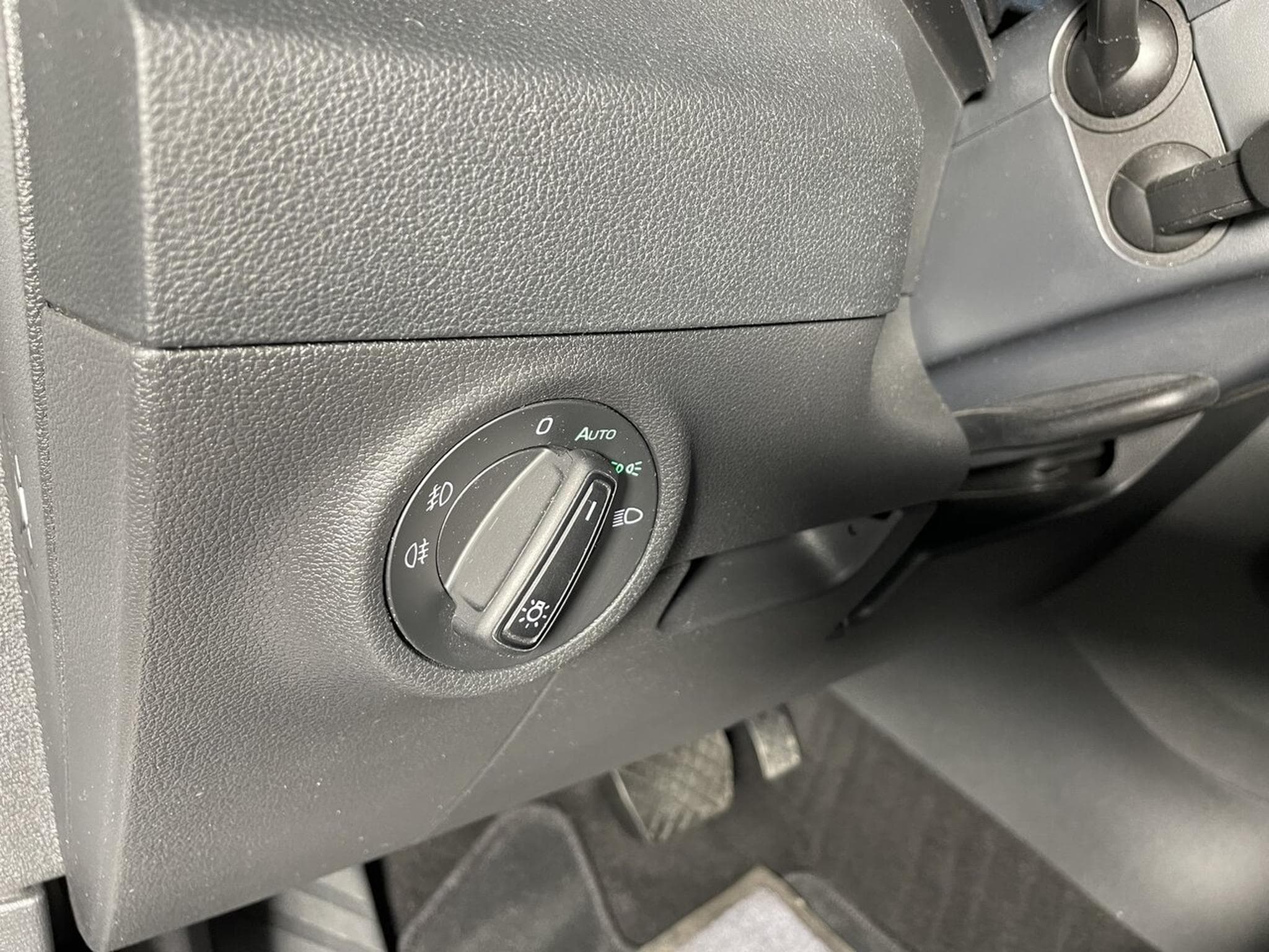Skoda Karoq 2.0 TDI 115 DSG7 BUSINESS GPS CARPLAY (2023) - Foto 10