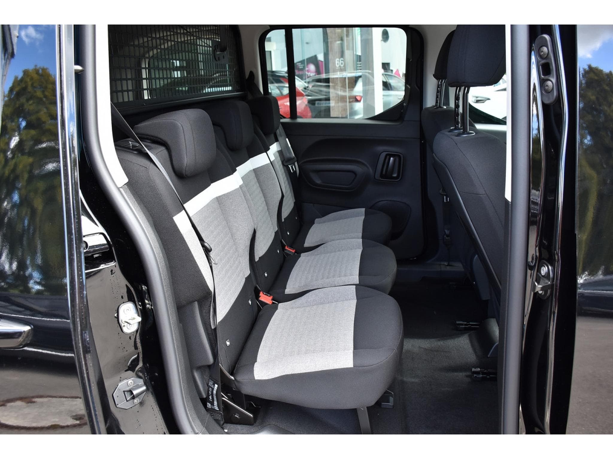 Citroën Berlingo 1.5 BlueHDI 130 EAT8 5 Pl. REGUL SMARTPHONE LED NEUF (2026) - Photo 7