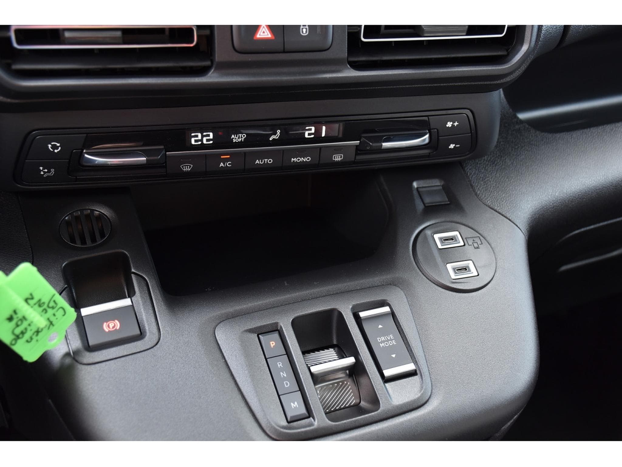 Citroën Berlingo 1.5 BlueHDI 130 EAT8 5 Pl. REGUL SMARTPHONE LED NEUF (2026) - Photo 16