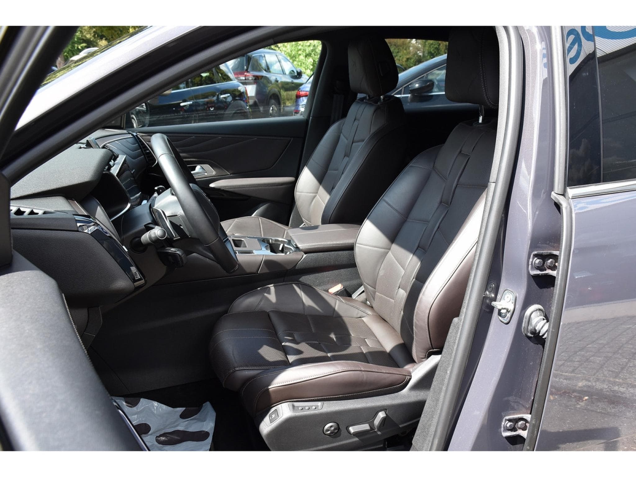 DS Automobiles DS7 1.6 Hybrid PHEV 300 AWD Antoine de Saint Exupéry MEMO CAM360 (2024) - Photo 6
