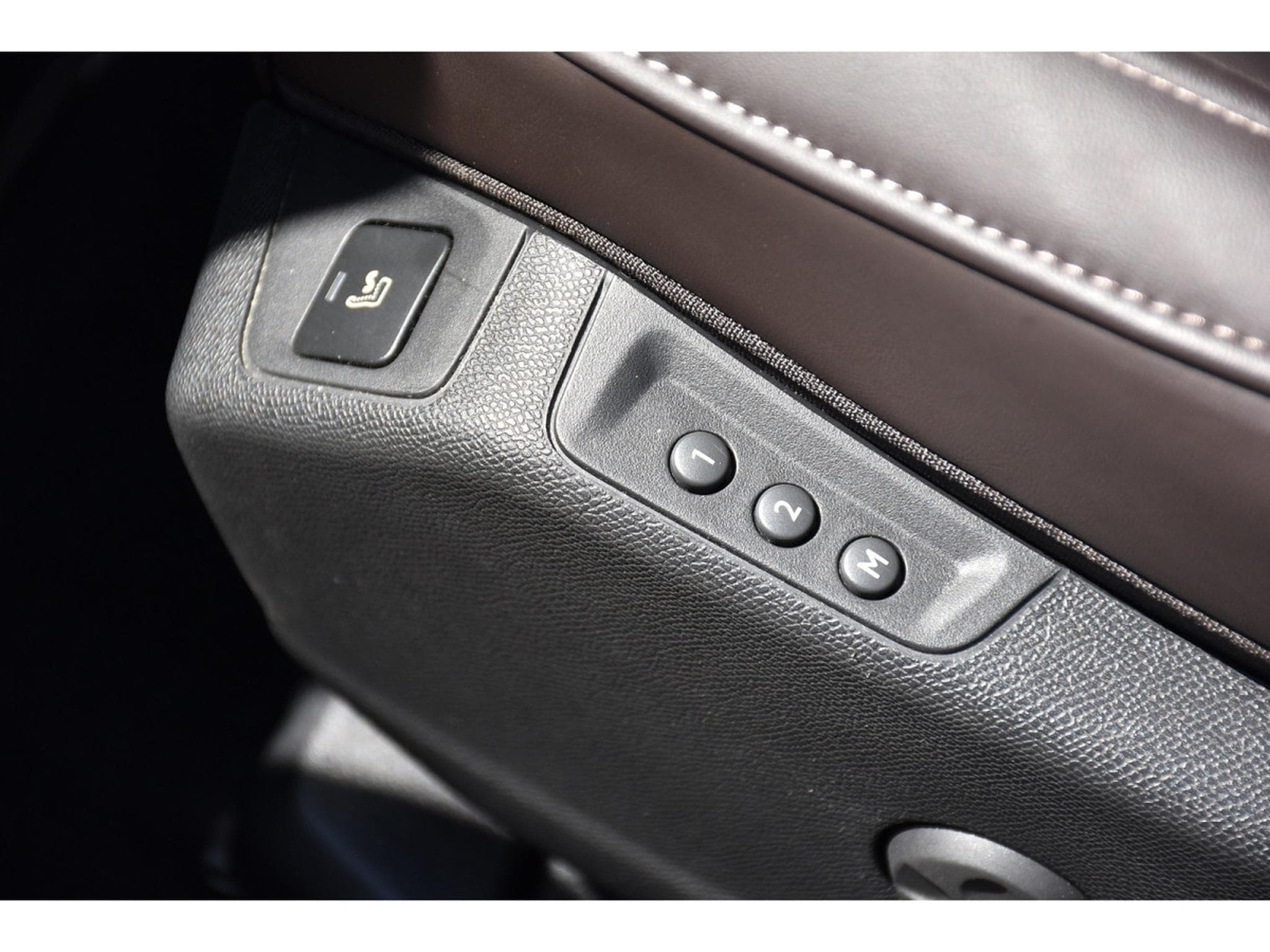 DS Automobiles DS7 1.6 Hybrid PHEV 300 AWD Antoine de Saint Exupéry MEMO CAM360 (2024) - Photo 21