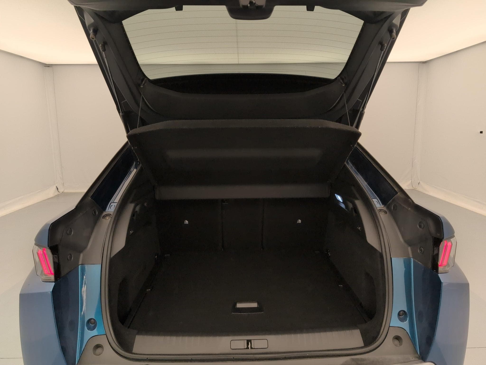 Peugeot 3008 Hybrid 145 e-DCS6 Allure (2025) - Photo 11