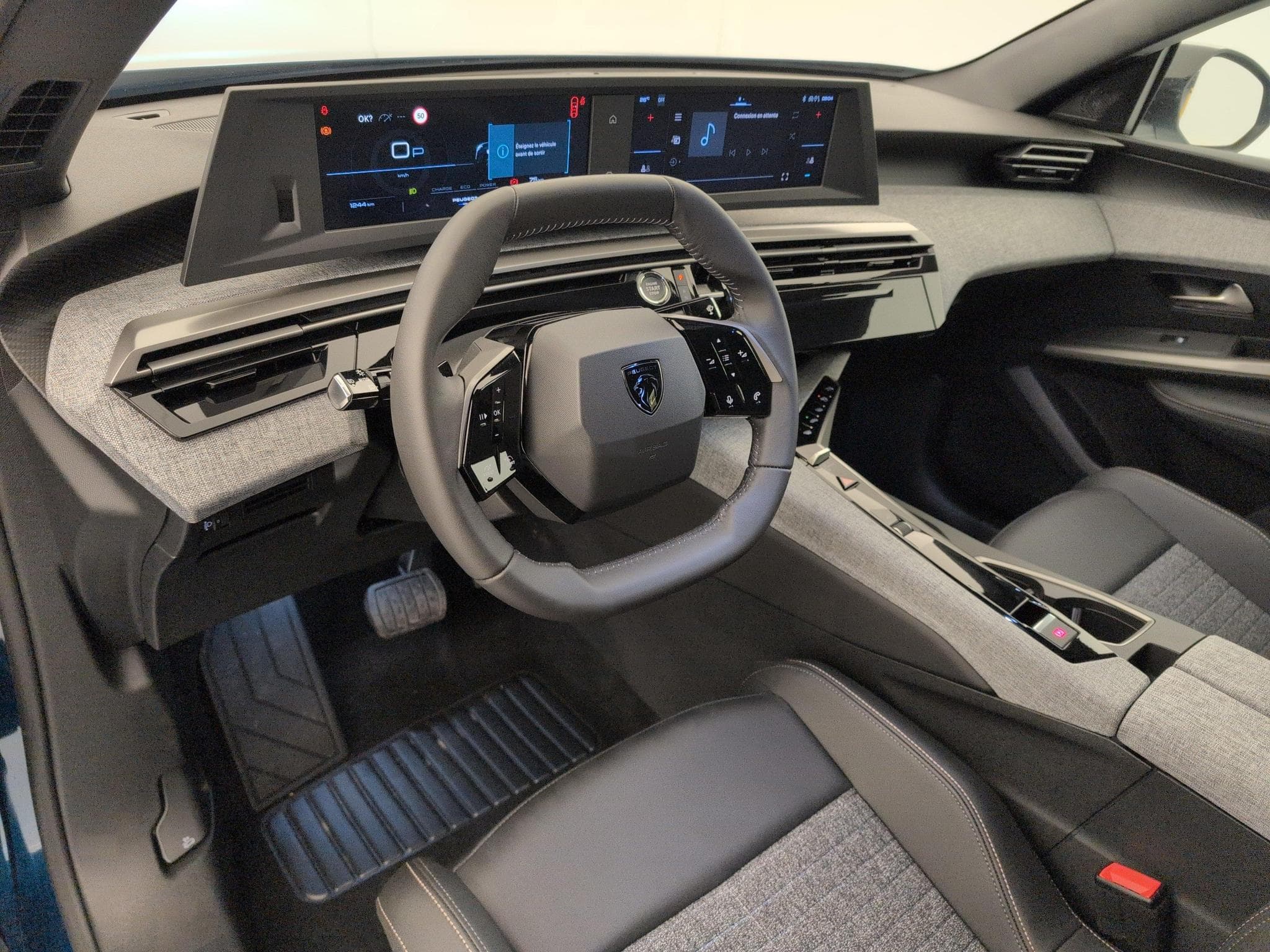 Peugeot 3008 Hybrid 145 e-DCS6 Allure (2025) - Photo 15