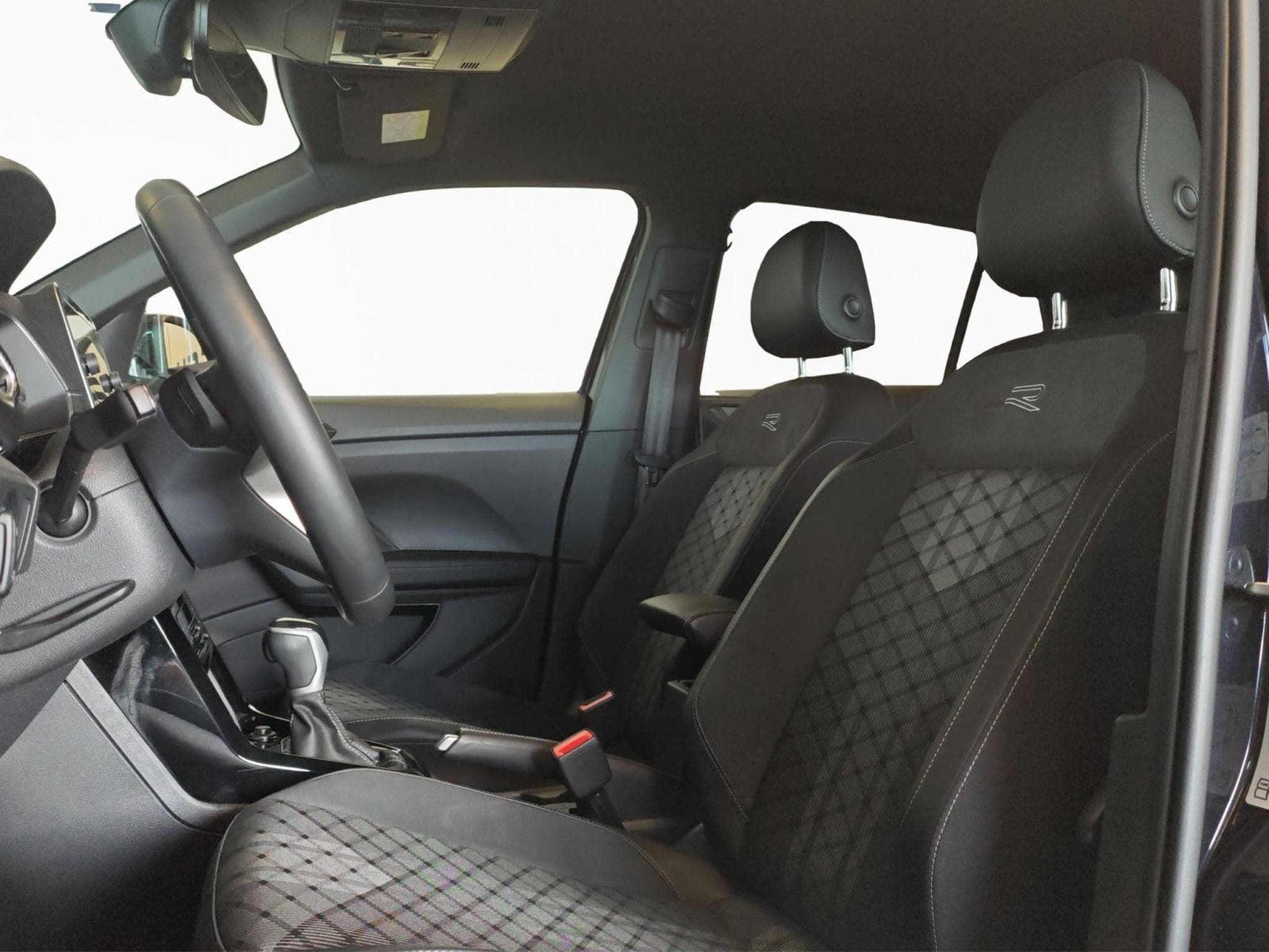 VW T-Cross R-Line (2024) - Photo 9