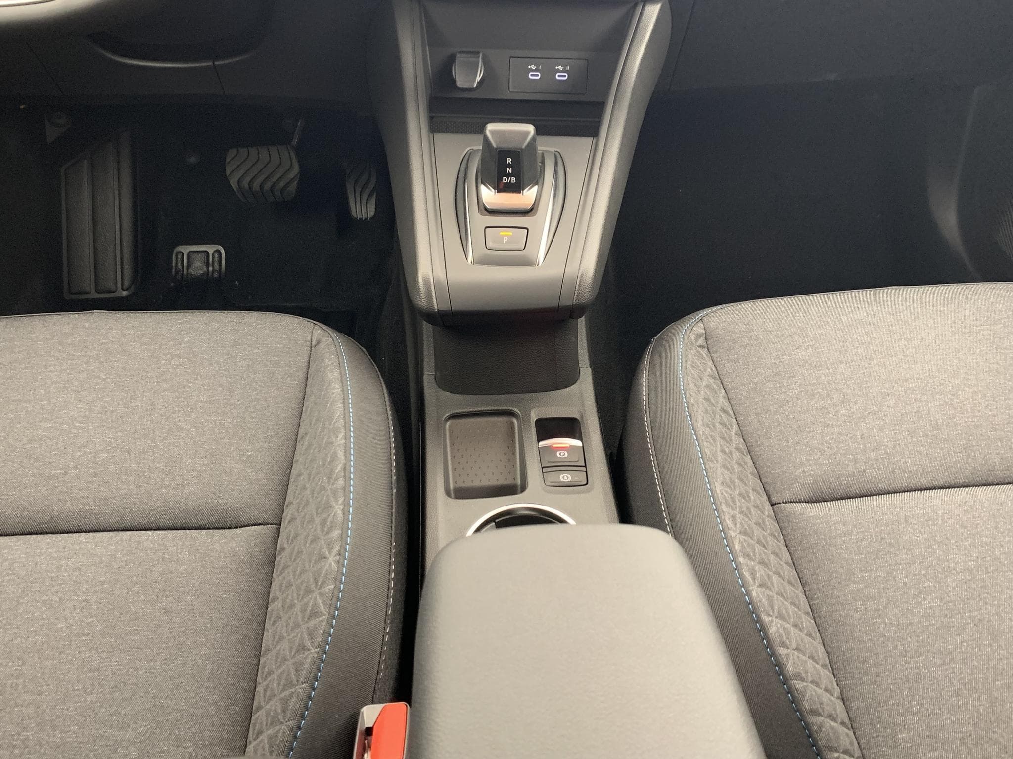 Renault CAPTUR E-Tech full hybrid 160 ch Evolution (2026) - Photo 17