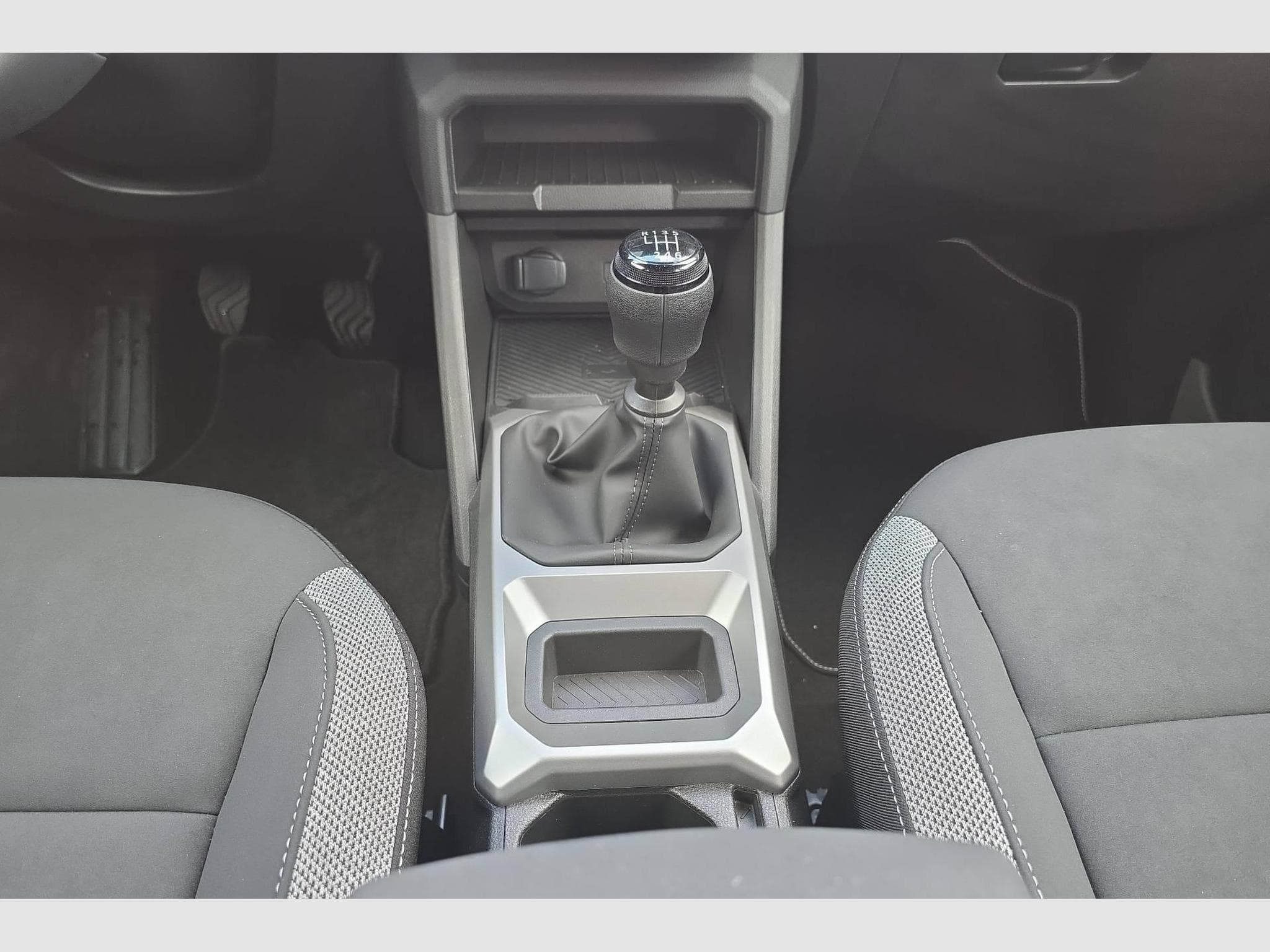 Dacia BIGSTER Mild Hybrid 140 Journey (2026) - Foto 17