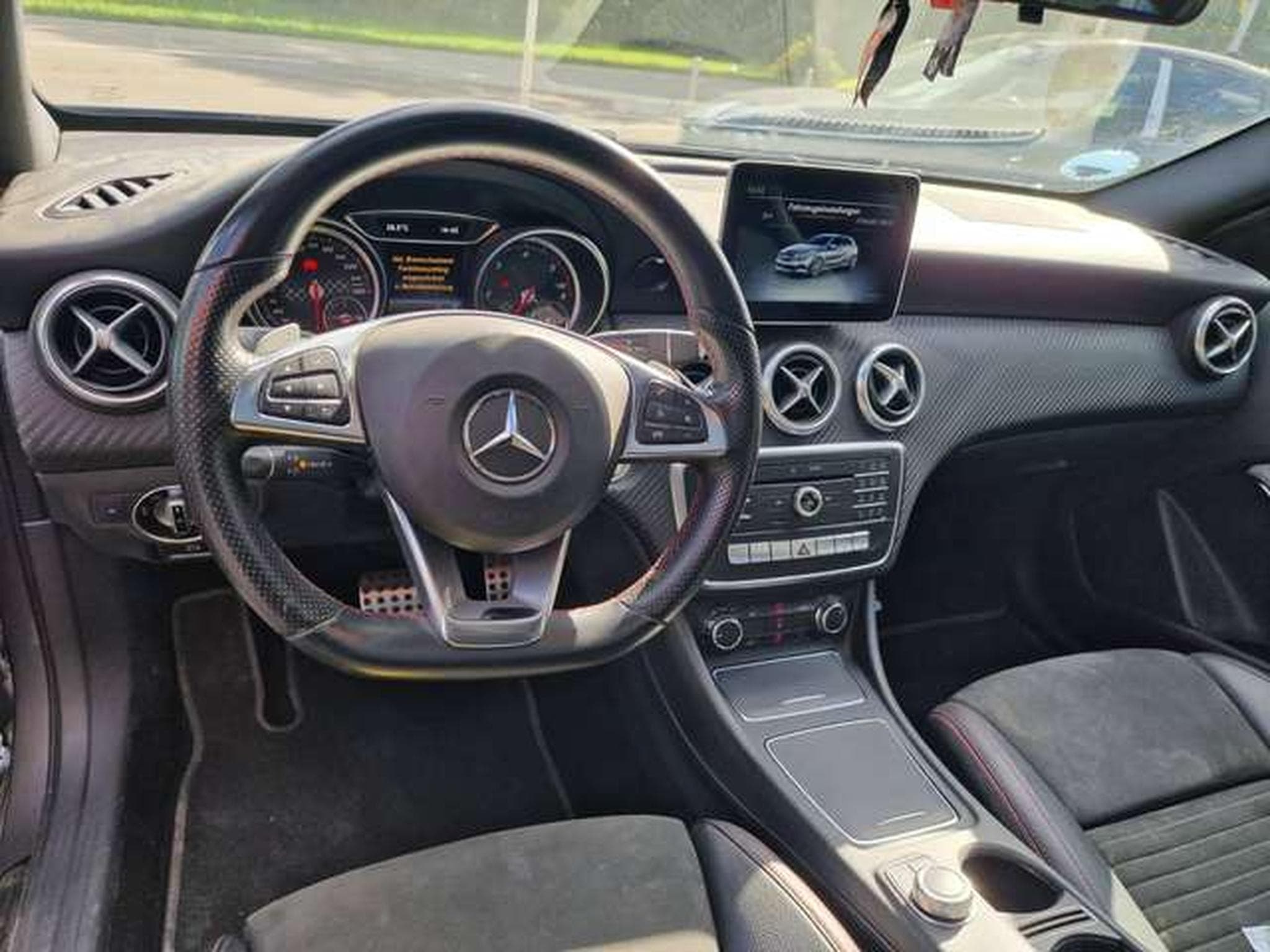 Mercedes A 200 AMG-Line (2017) - Photo 12