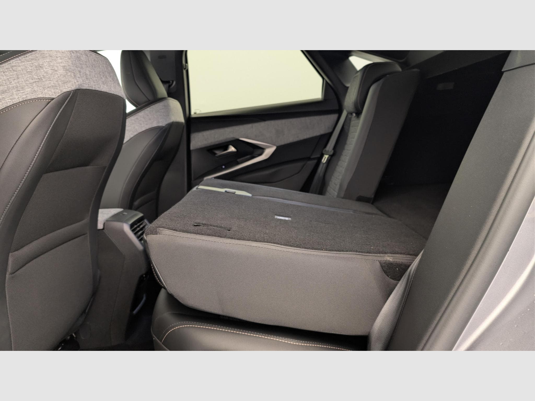 Peugeot 3008 Hybrid 145 e-DCS6 Allure (2025) - Foto 12