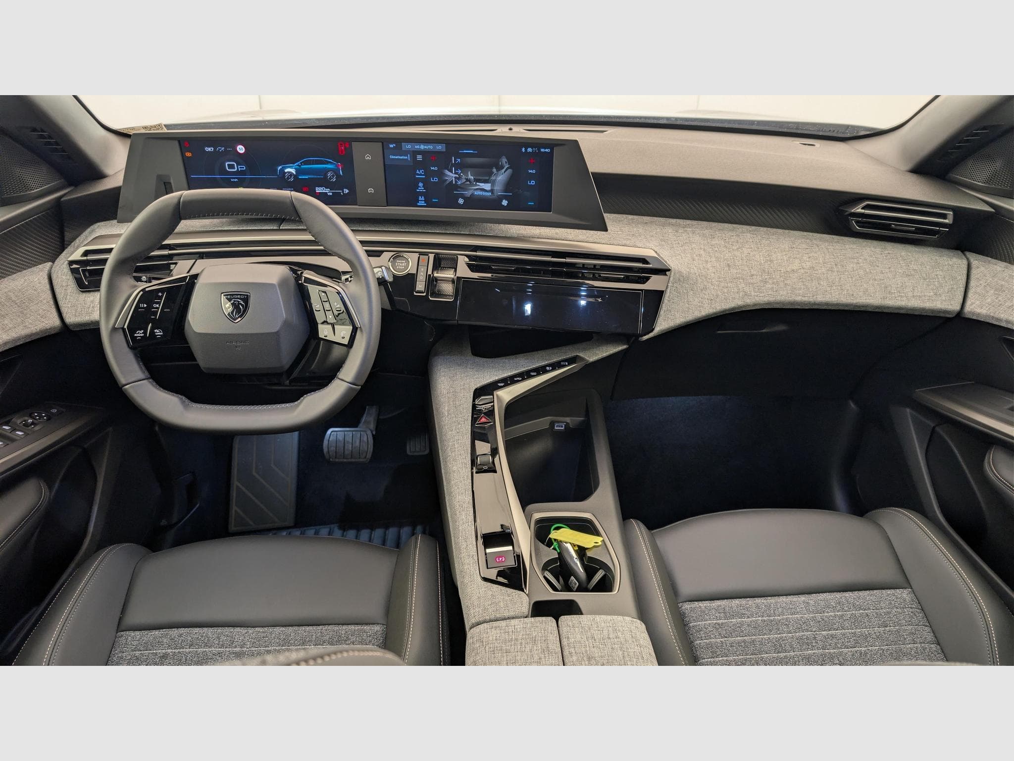 Peugeot 3008 Hybrid 145 e-DCS6 Allure (2025) - Foto 13
