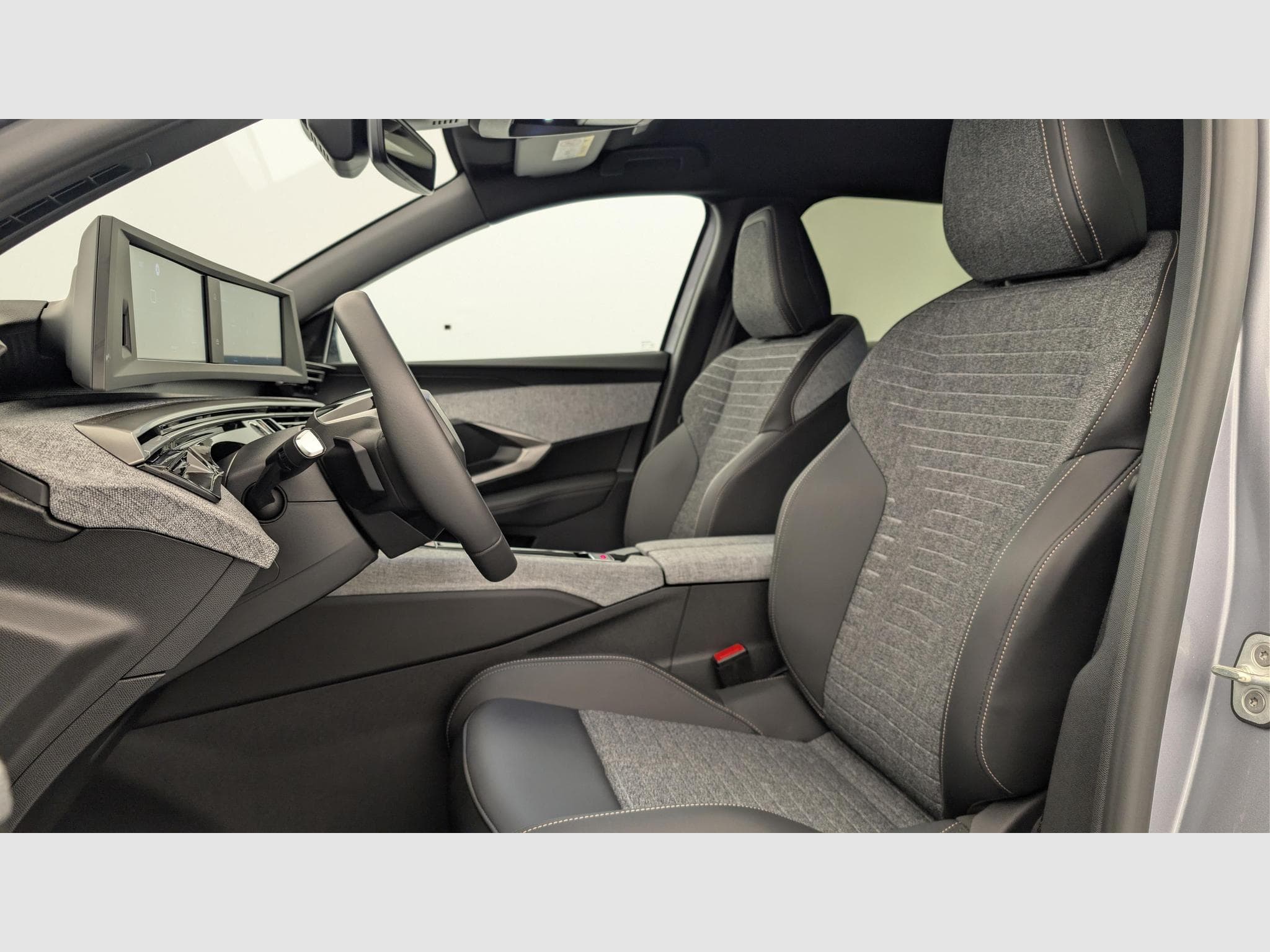 Peugeot 3008 Hybrid 145 e-DCS6 Allure (2025) - Foto 16