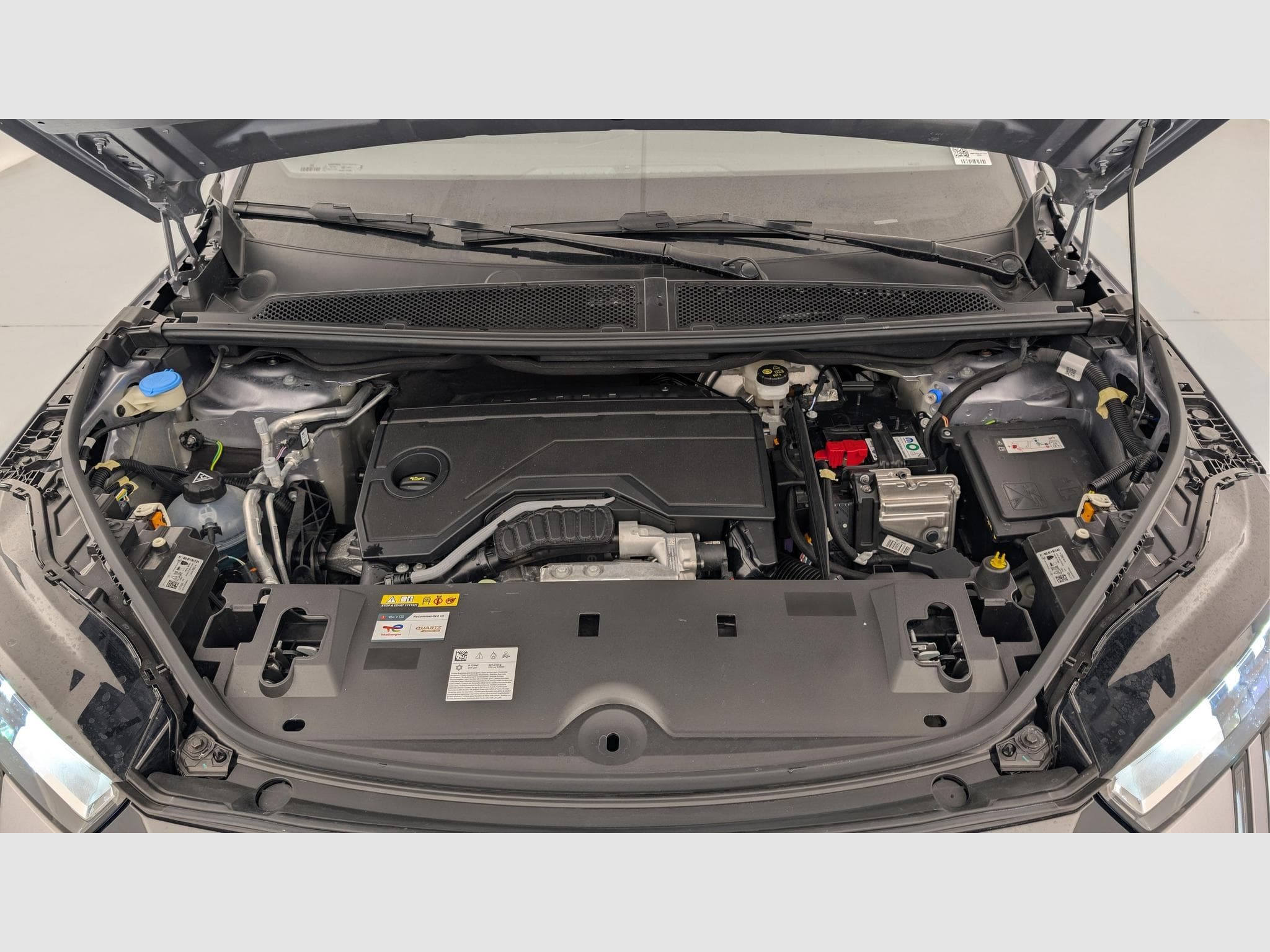 Peugeot 3008 Hybrid 145 e-DCS6 Allure (2025) - Foto 20