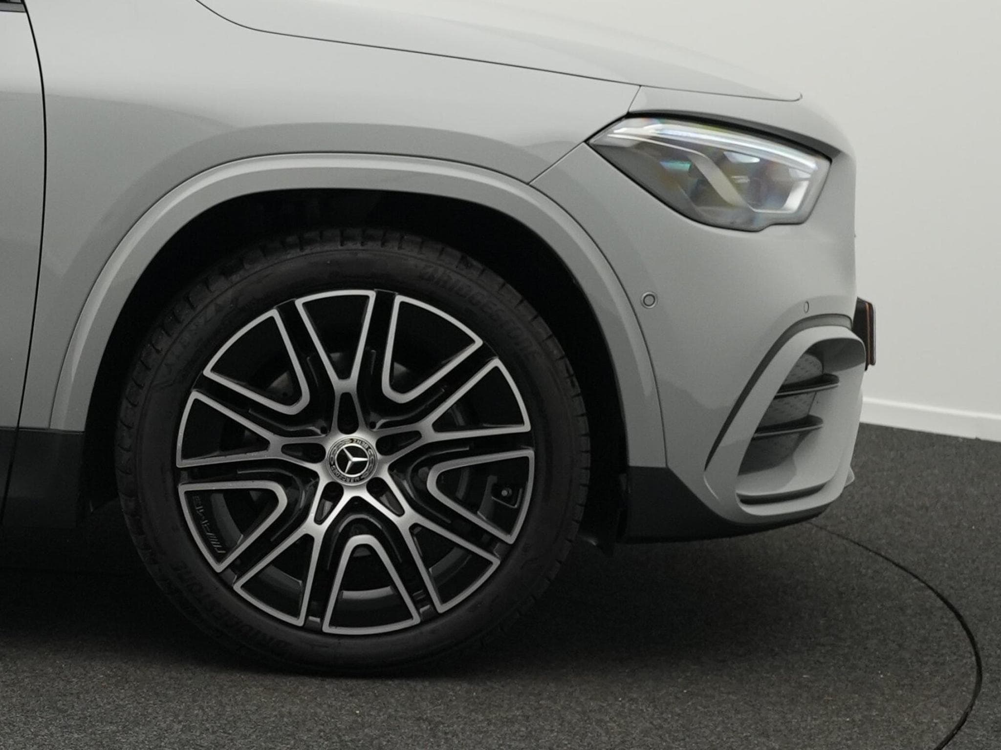 Mercedes GLA 180 AMG-Line (2025) - Photo 8