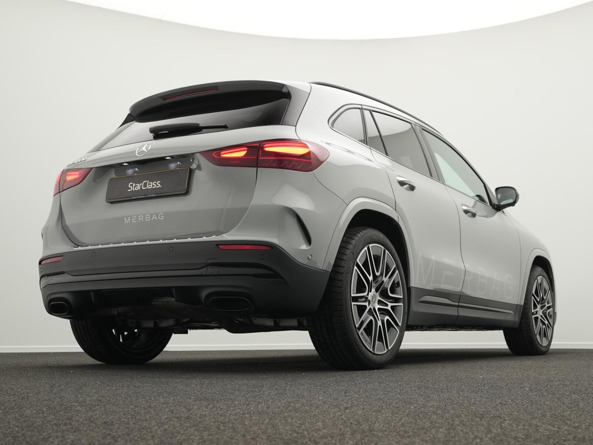 Mercedes GLA 180 AMG-Line (2025) - Photo 11