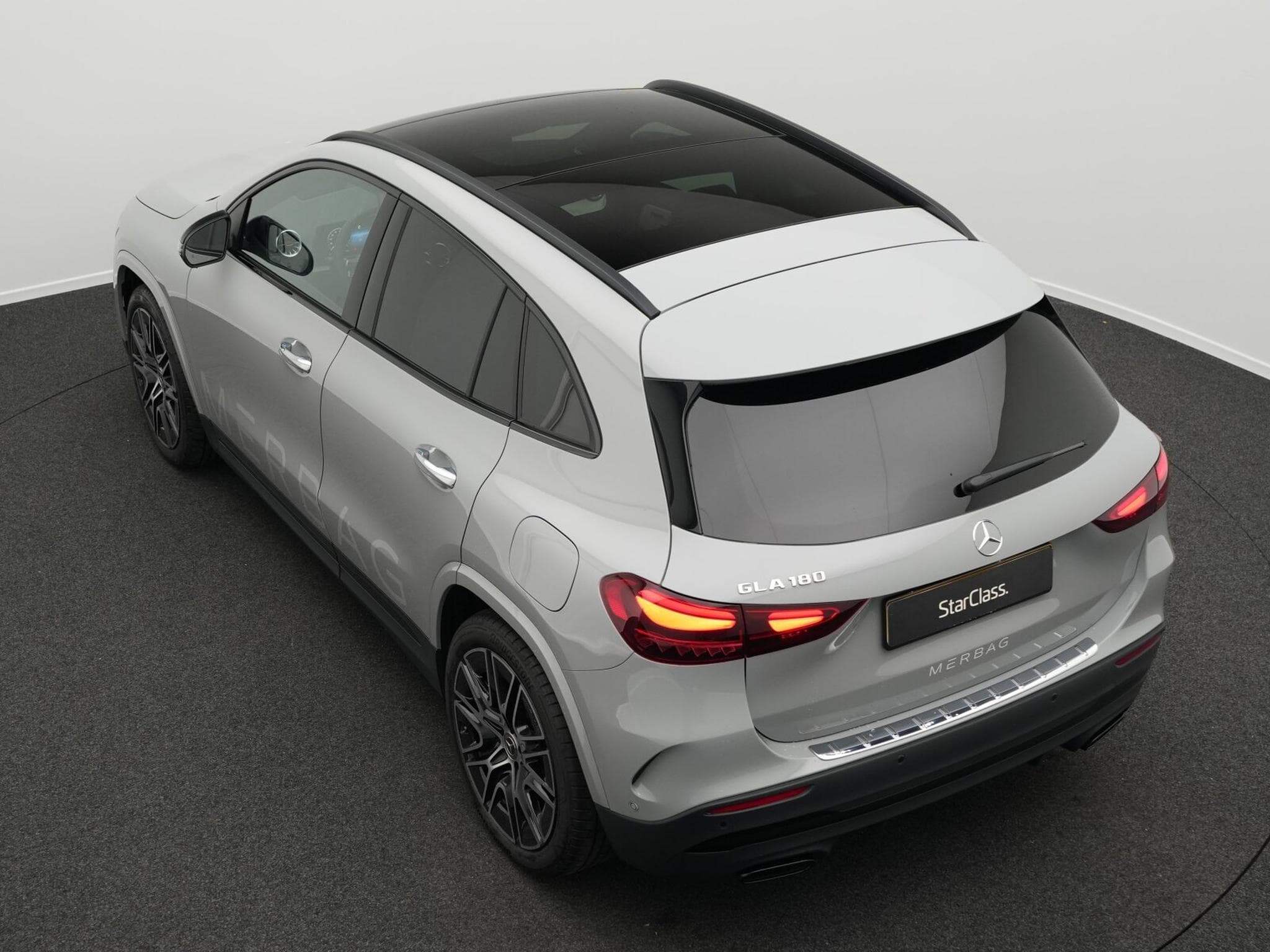 Mercedes GLA 180 AMG-Line (2025) - Photo 13
