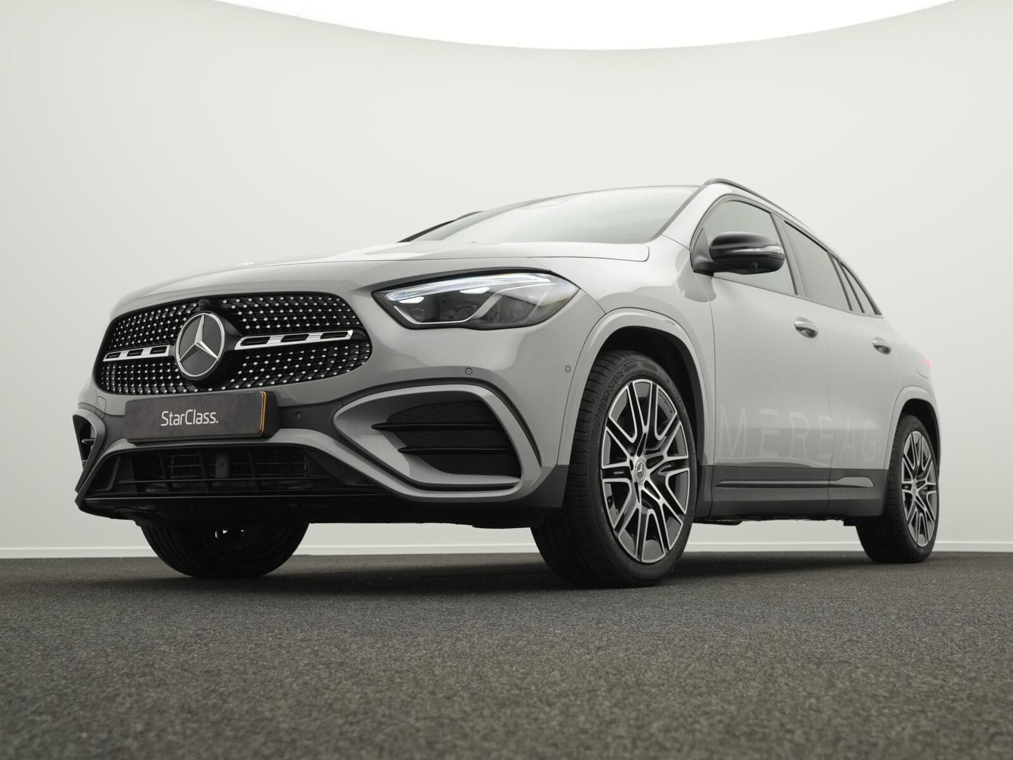 Mercedes GLA 180 AMG-Line (2025) - Photo 10