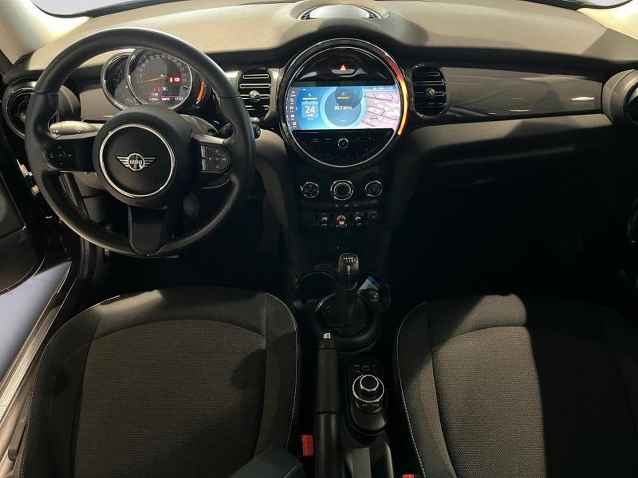MINI Cooper Mini One (2022) - Photo 7
