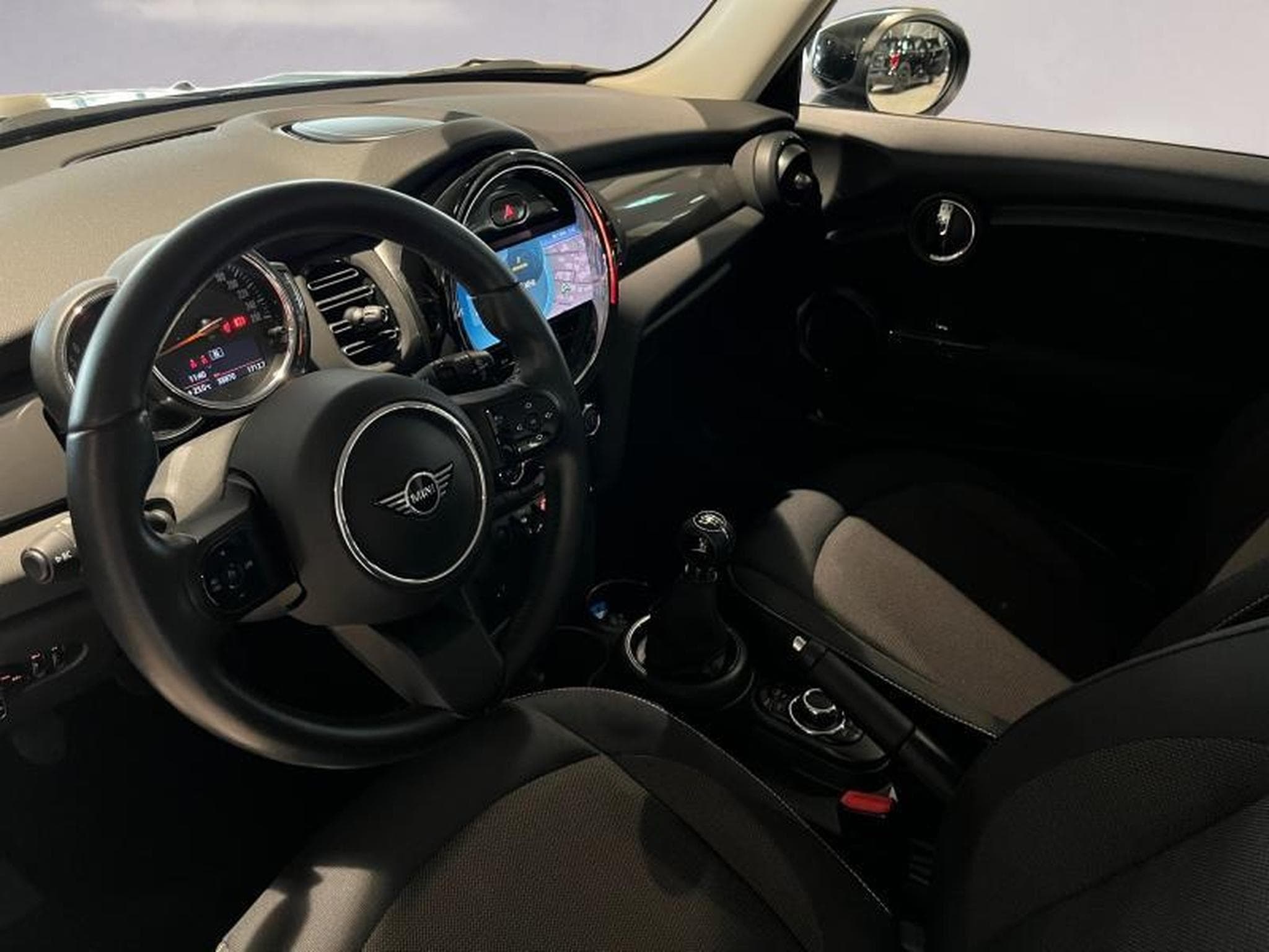 MINI Cooper Mini One (2022) - Photo 9