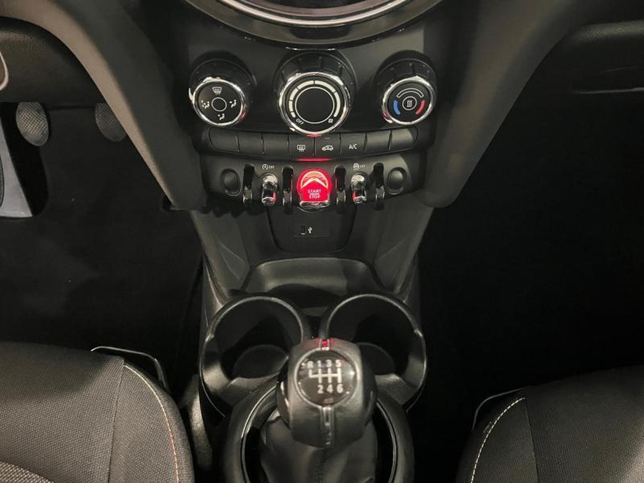 MINI Cooper Mini One (2022) - Photo 6
