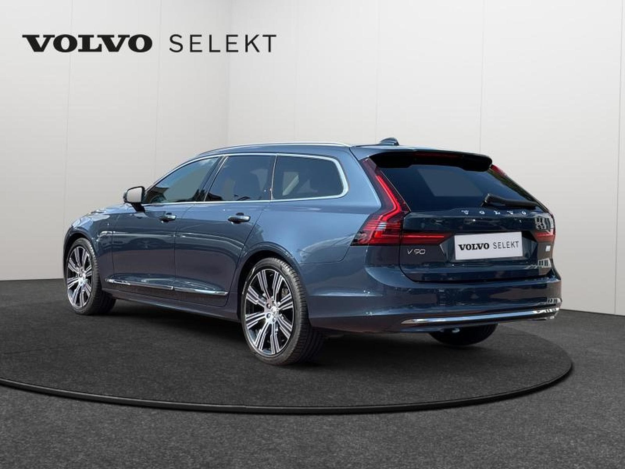 Volvo V90 T6 AWD Core / Hybride (2024) - Photo 4
