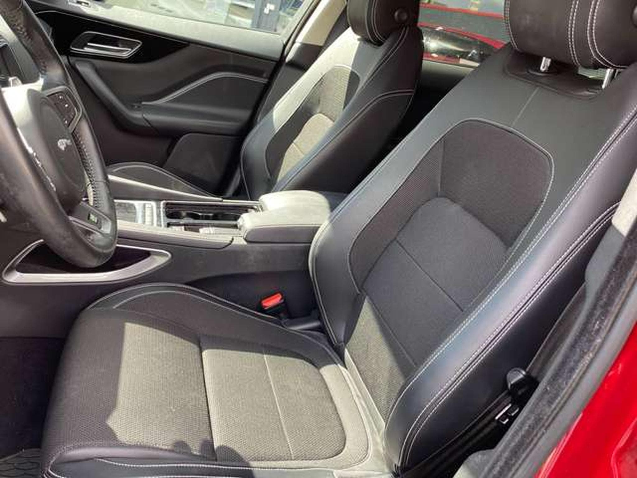 Jaguar F-Pace F-Pace 20d Aut. R-Sport (2019) - Photo 9