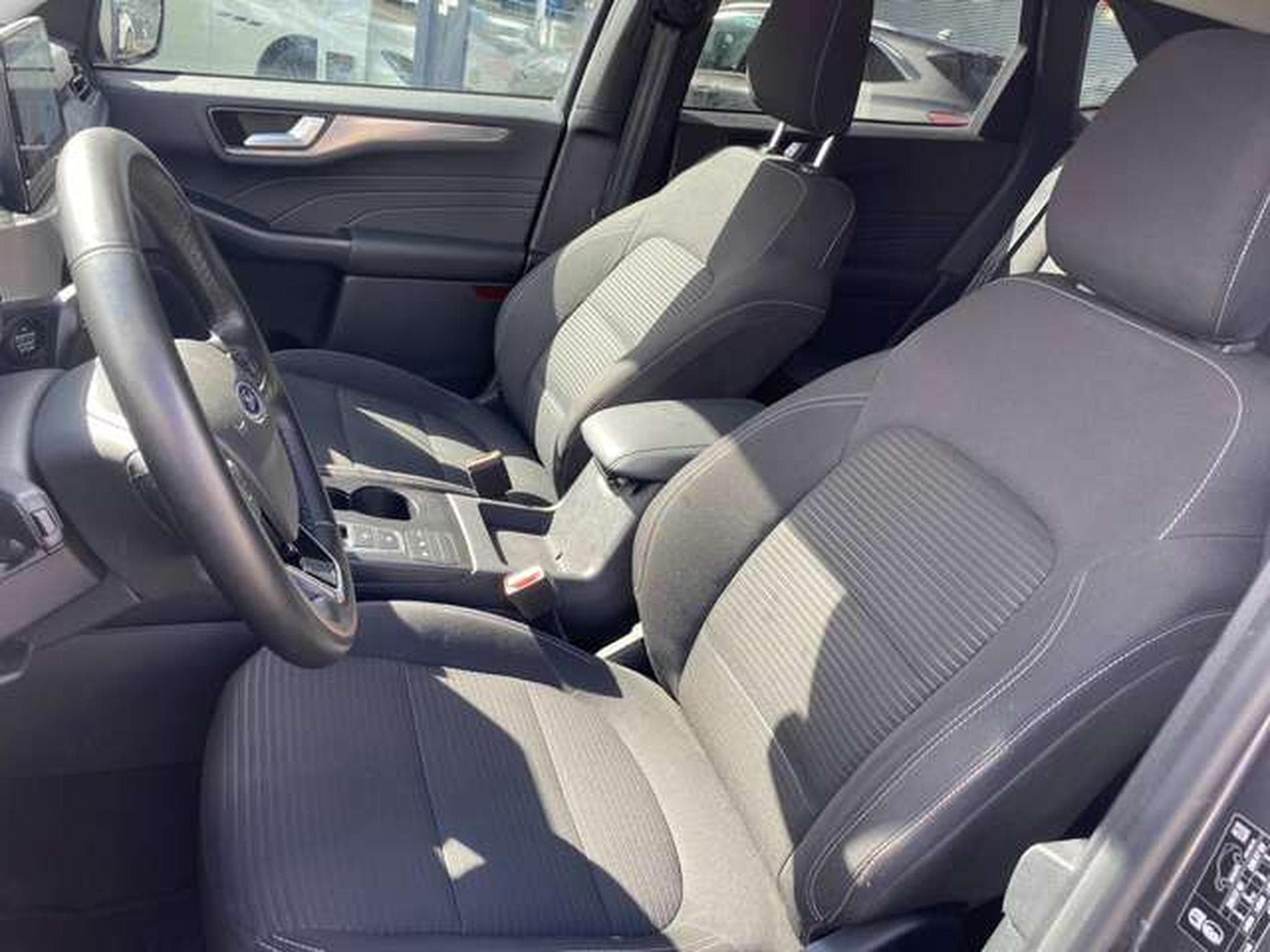 Ford Kuga Kuga 2.5 Duratec FHEV TITANIUM (2023) - Photo 9