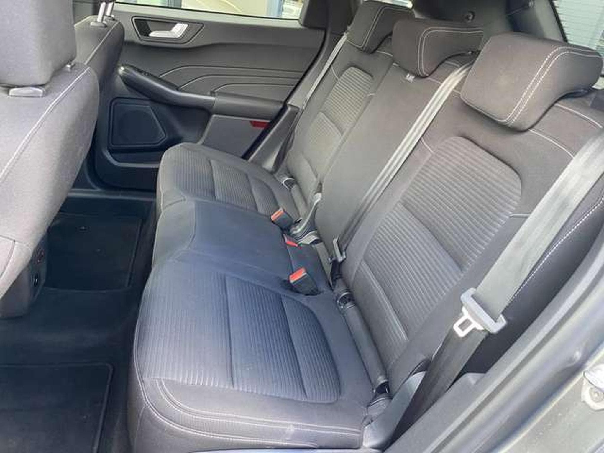 Ford Kuga Kuga 2.5 Duratec FHEV TITANIUM (2023) - Photo 15