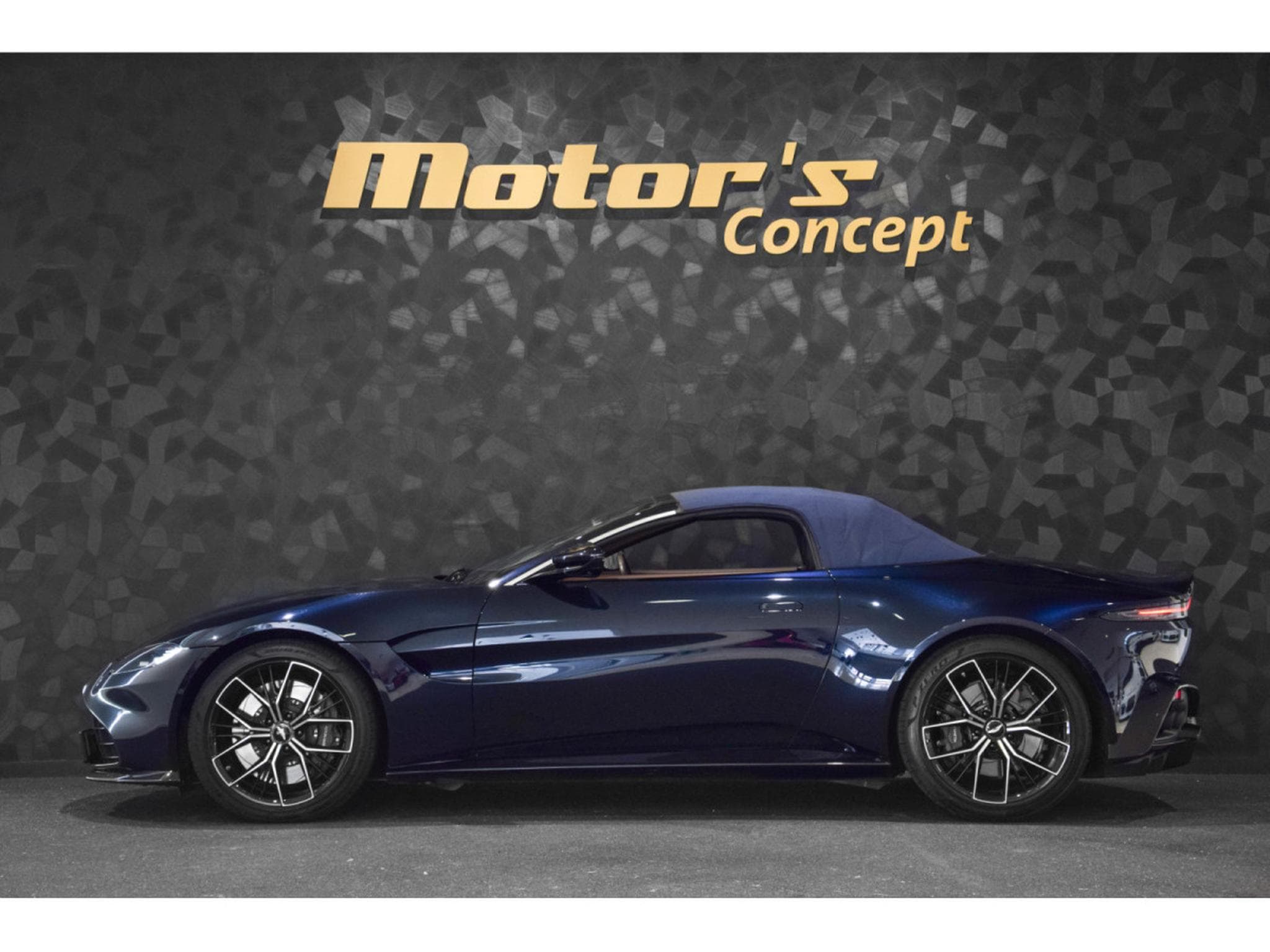 Aston-Martin V8 Vantage ROADSTER - Ultramarine Black (2022) - Photo 3