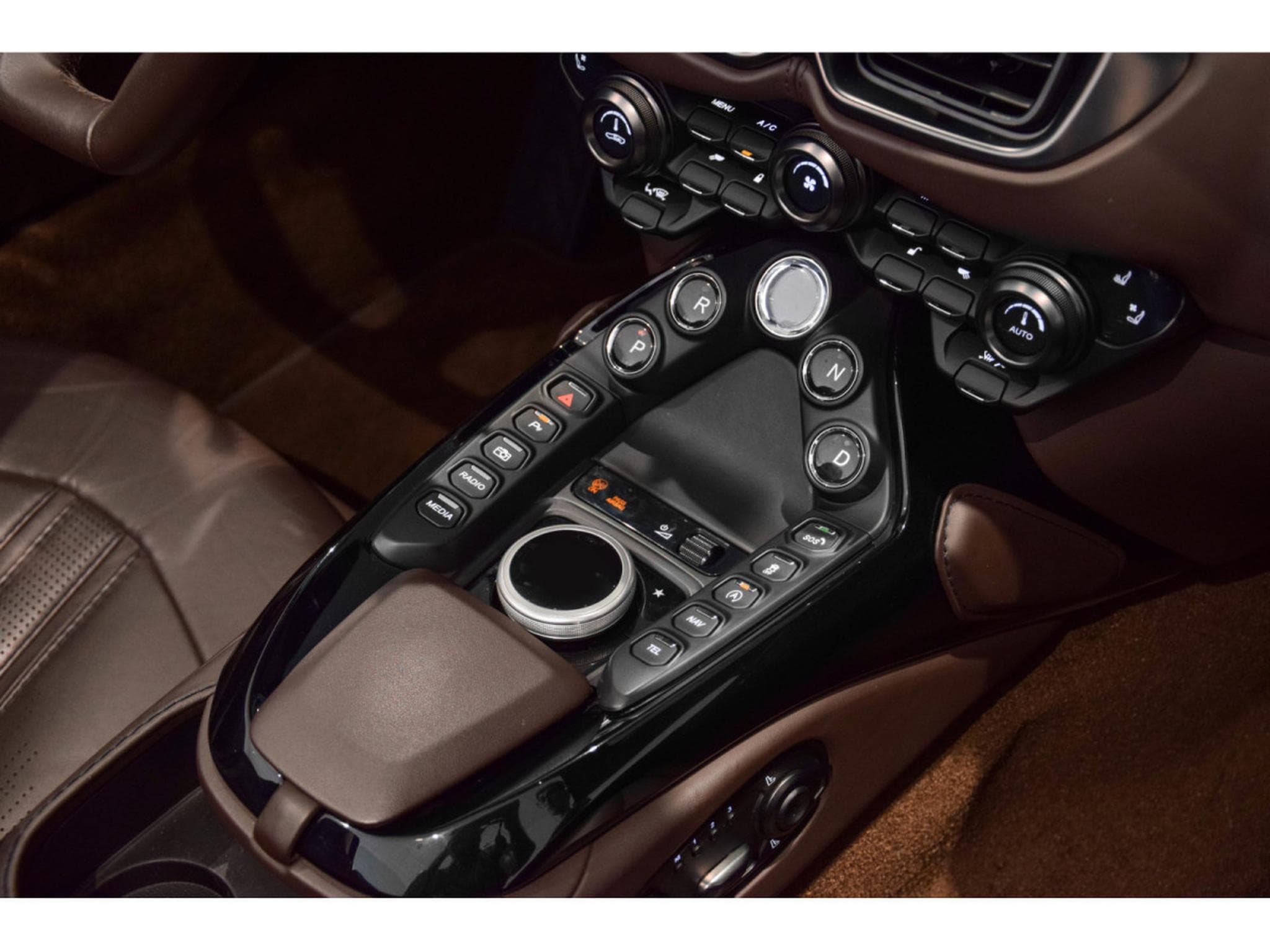 Aston-Martin V8 Vantage ROADSTER - Ultramarine Black (2022) - Photo 10