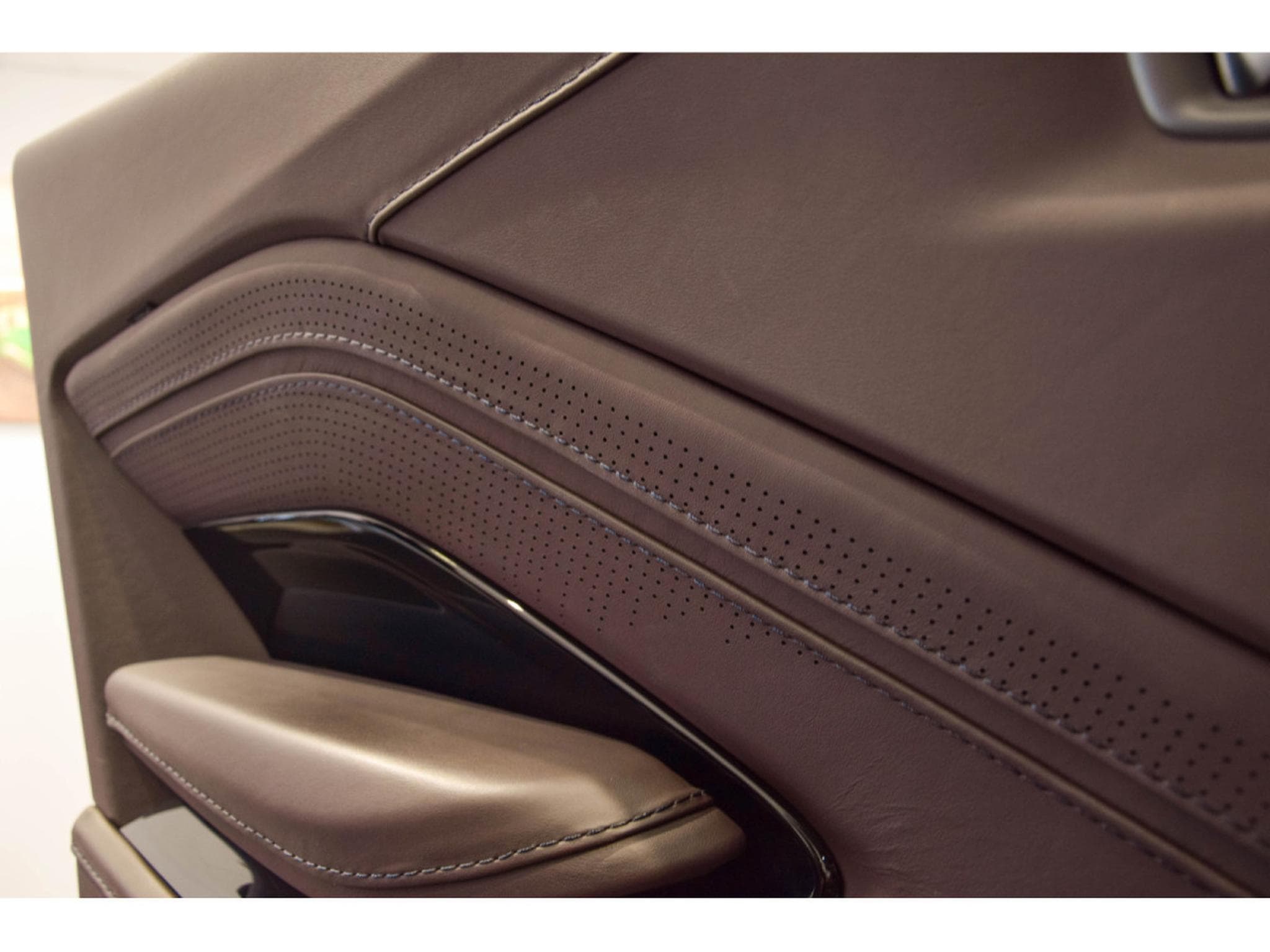 Aston-Martin V8 Vantage ROADSTER - Ultramarine Black (2022) - Photo 25