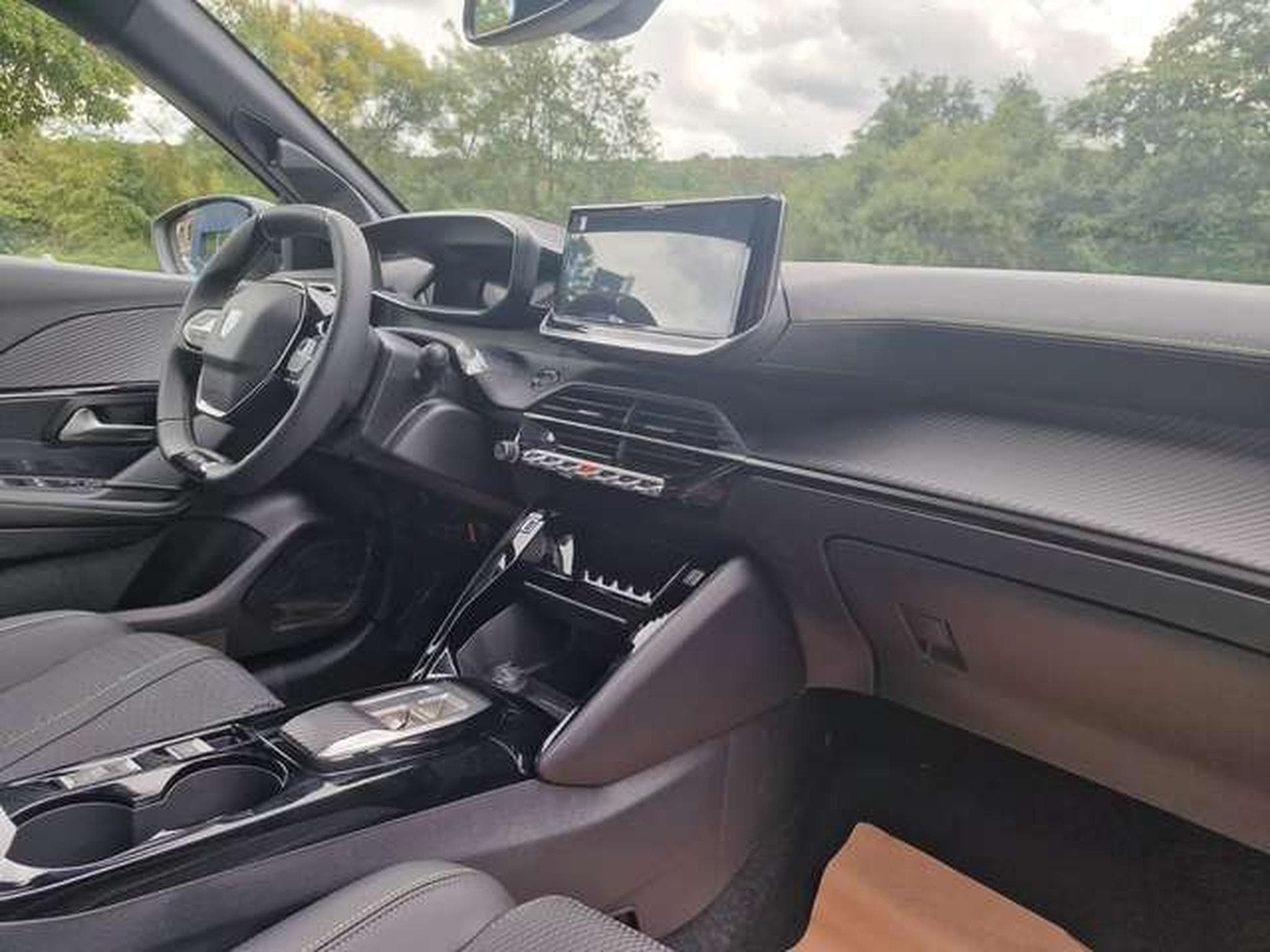 Peugeot 208 Hybrid 145 GT (2026) - Photo 8