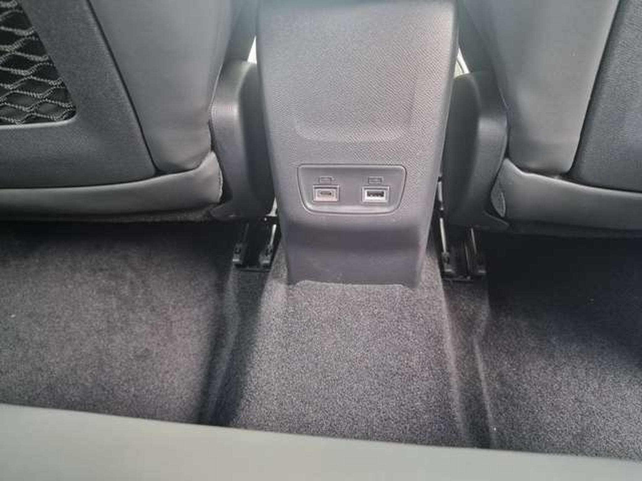 Peugeot 208 Hybrid 145 GT (2026) - Photo 10