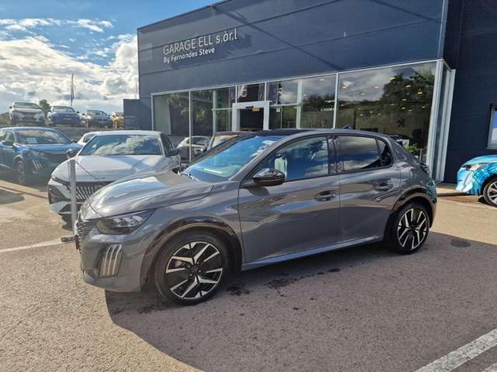 Peugeot 208 Hybrid 145 GT (2026) - Photo 2