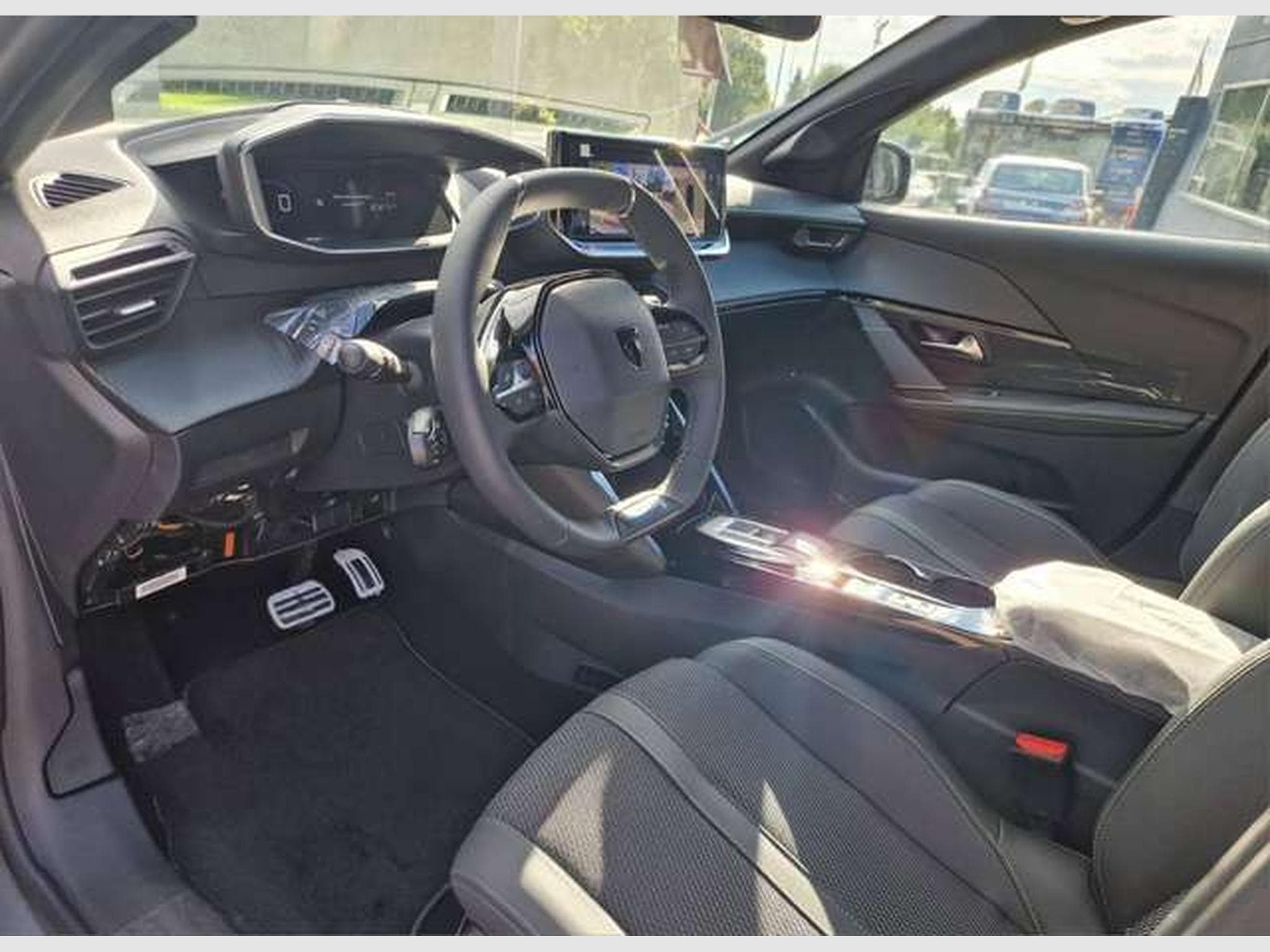 Peugeot 208 Hybrid 145 GT (2026) - Photo 6