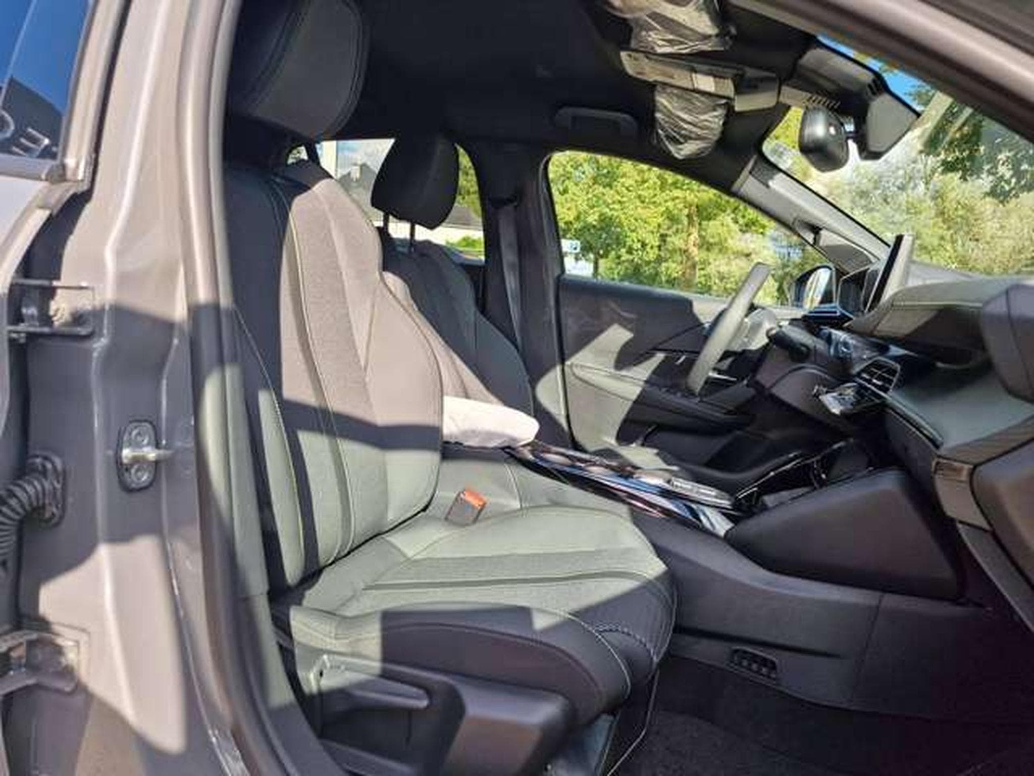 Peugeot 208 Hybrid 145 GT (2026) - Photo 12