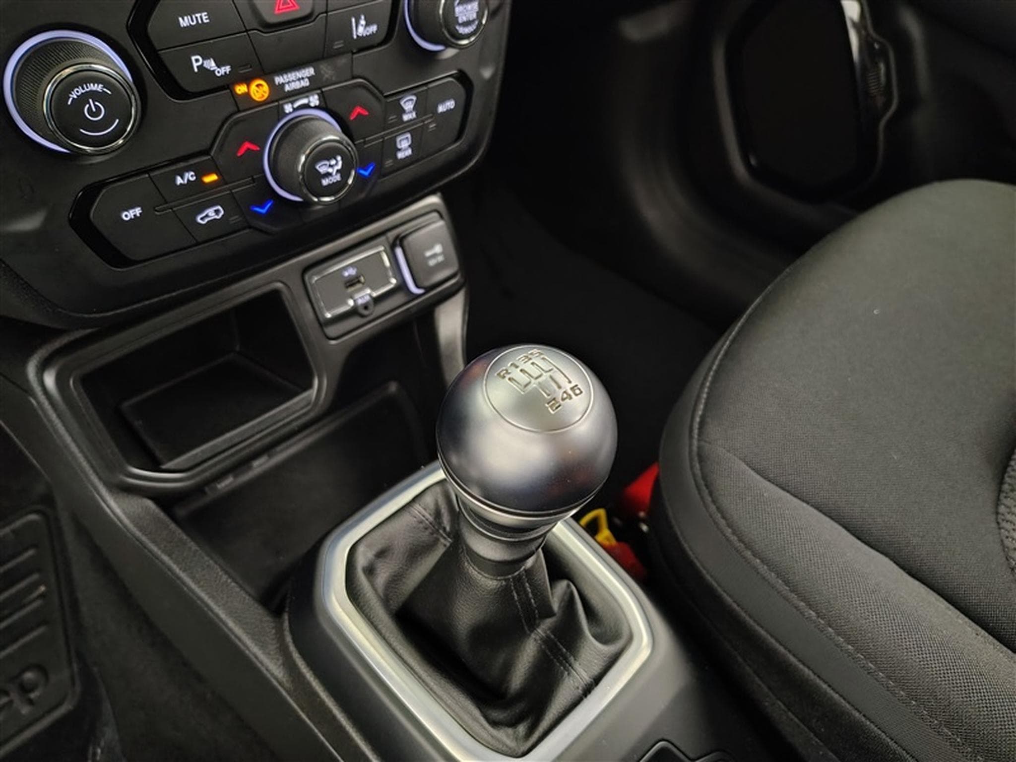 Jeep Renegade Renegade E- Hybrid Longitude 1.5 T4 130 CVDDCT (2020) - Photo 12