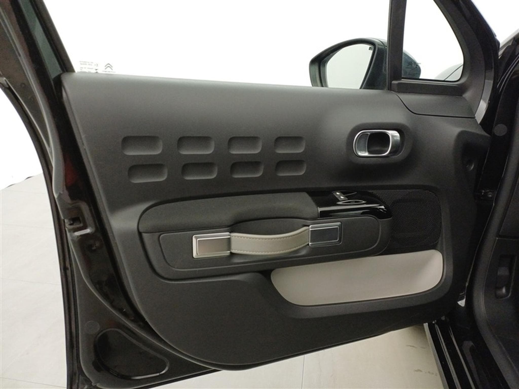 Citroen C3 1.2i PureTech Feel NAVI / CARPLAY (2021) - Photo 17