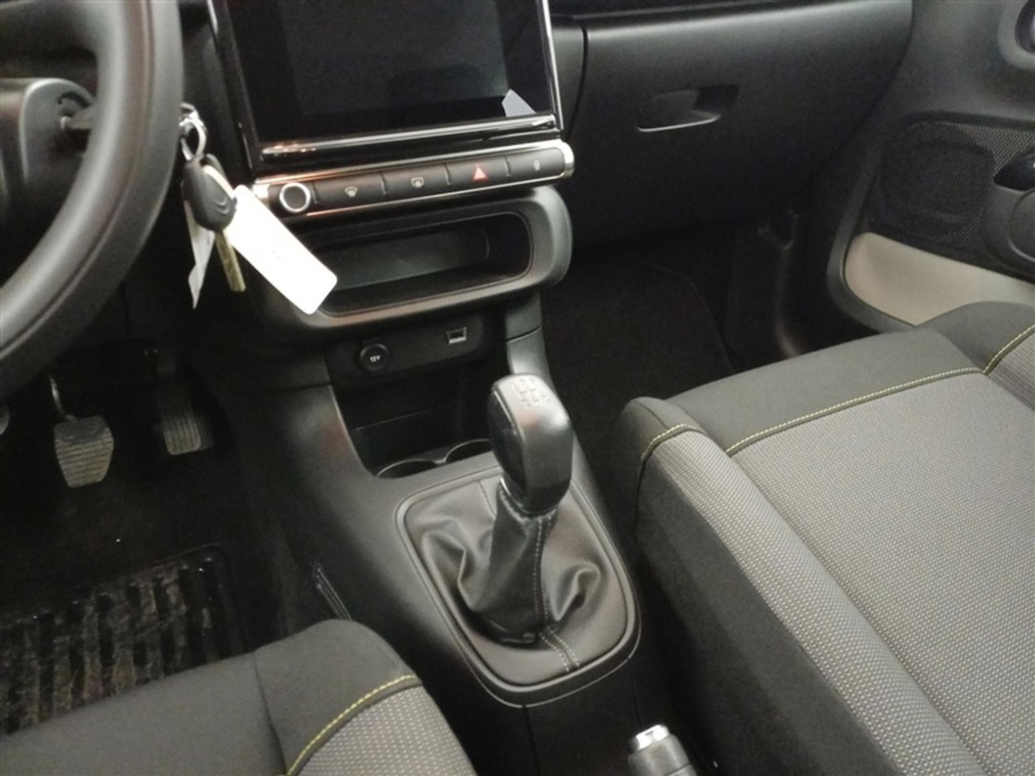 Citroen C3 1.2i PureTech Feel NAVI / CARPLAY (2021) - Photo 13