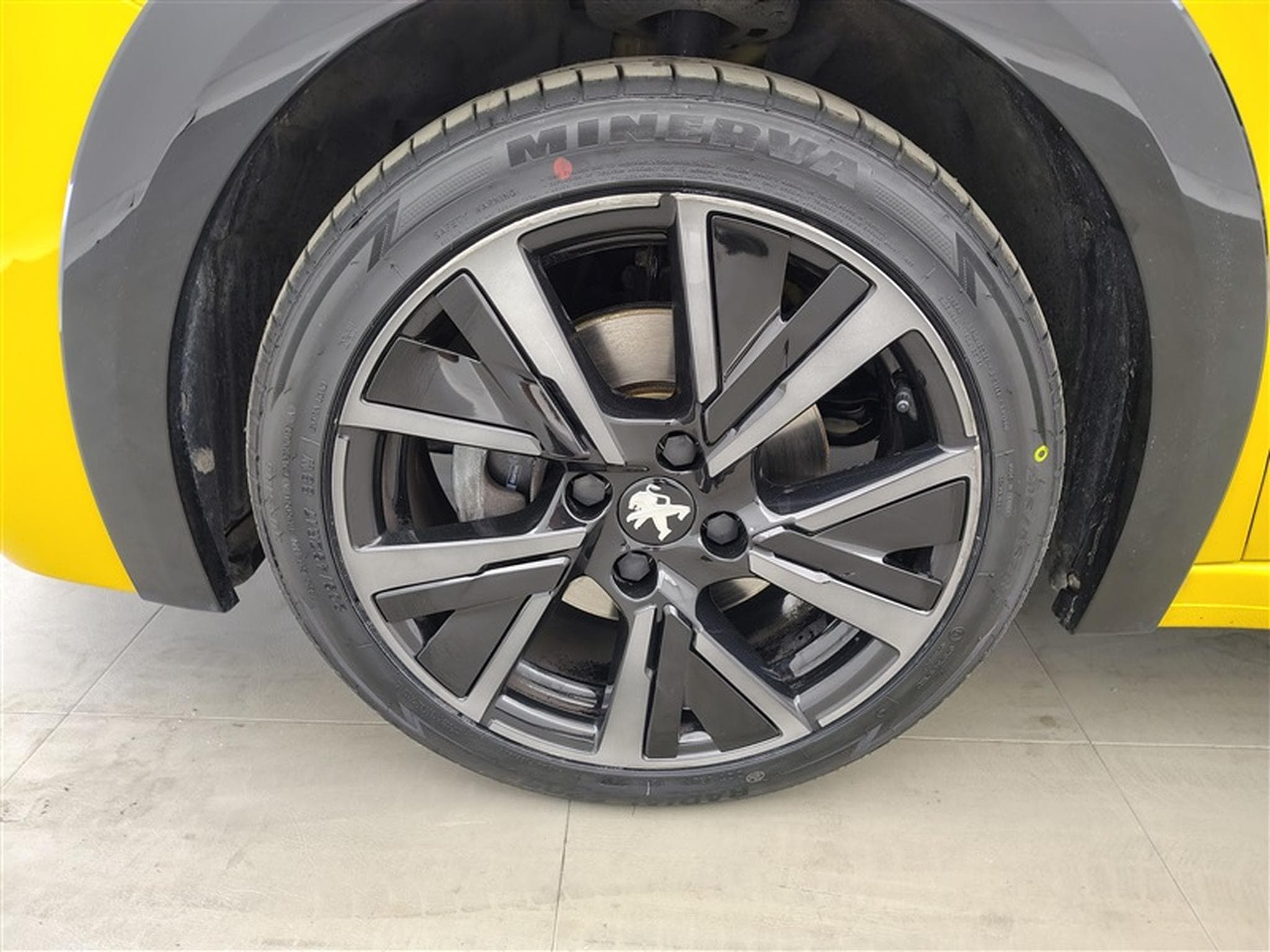 Peugeot 208 1.2i PureTech GT Line (EU6.4) (2023) - Photo 6