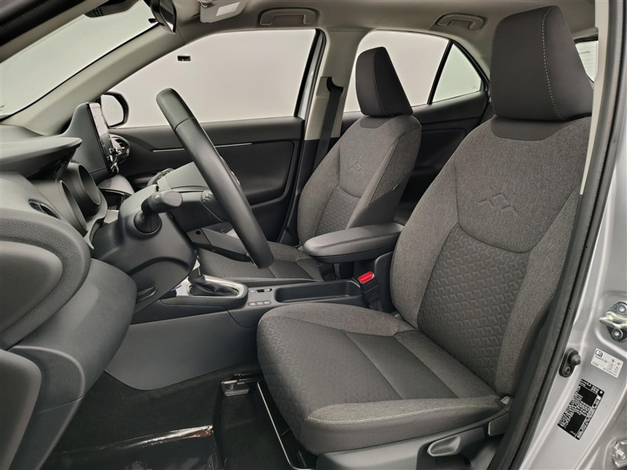 Toyota Yaris Cross 1.5i VVT-i Hybrid Dynamic E-CVT CARPLAY / CLIM (2024) - Photo 7